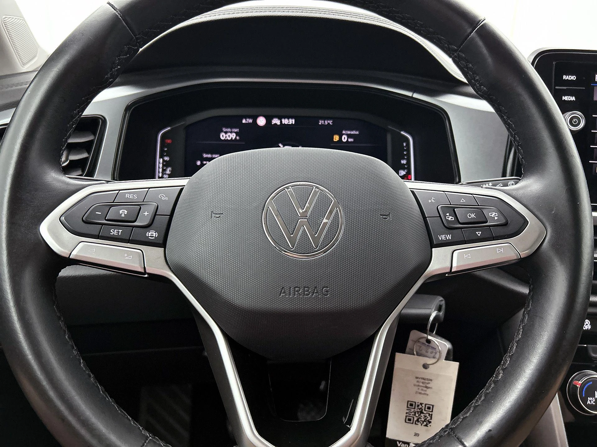 Volkswagen-T-Roc-image-32