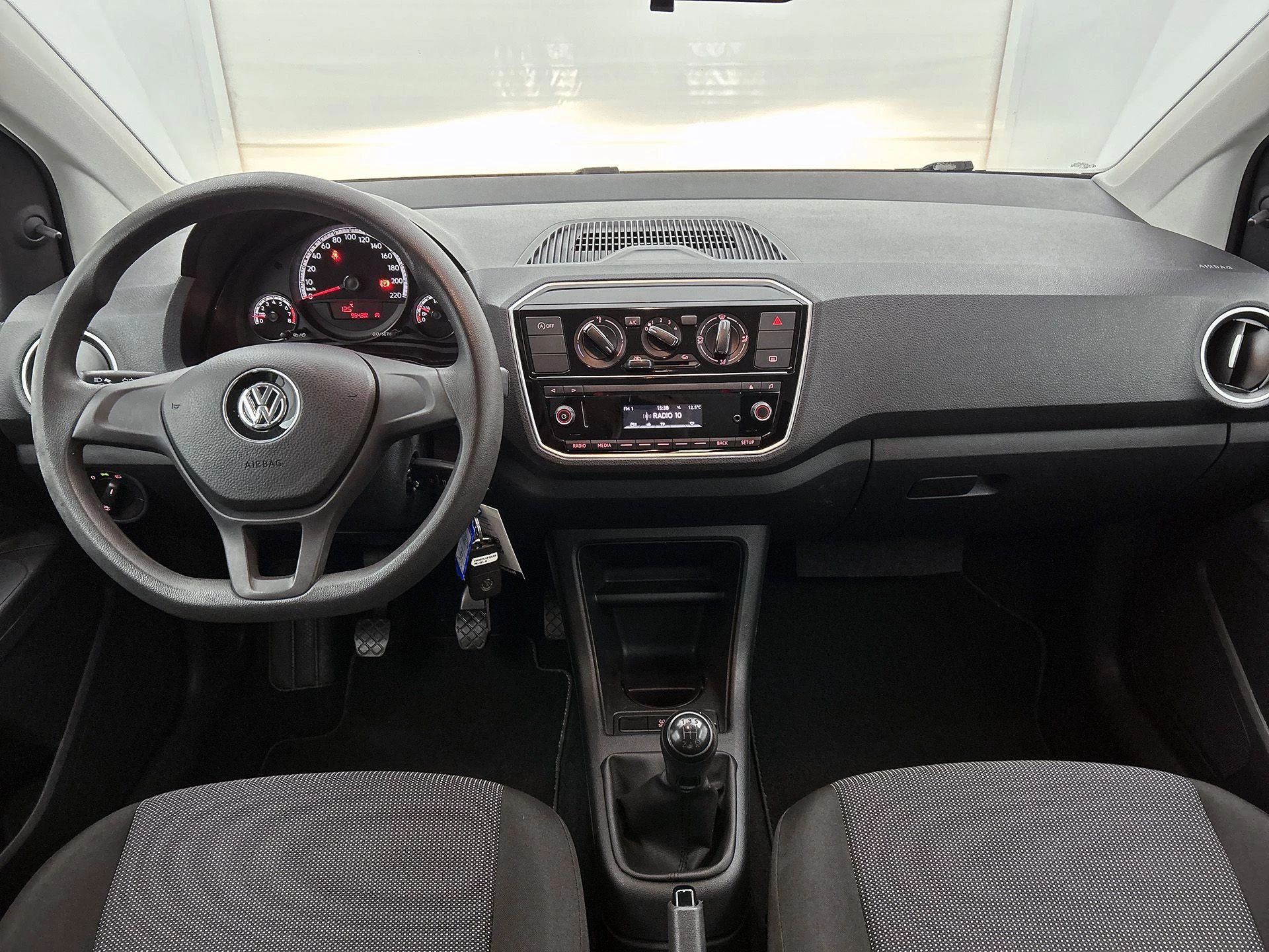 Volkswagen-up!-image-9