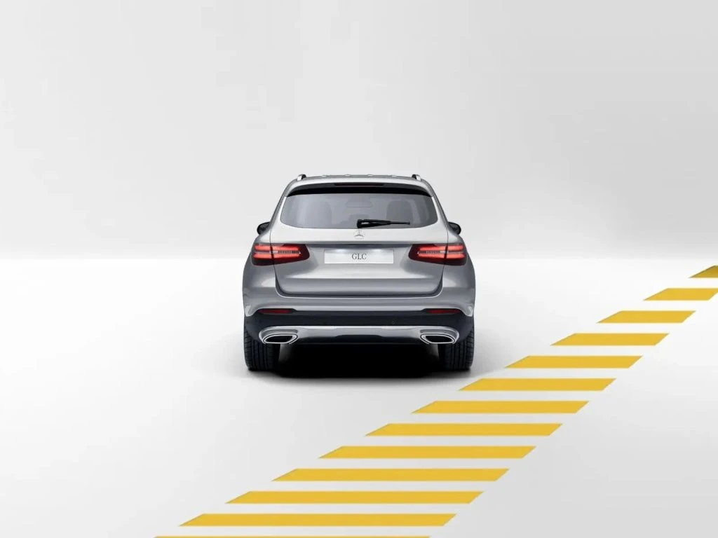 Mercedes-Benz-GLC 220 d-image-4