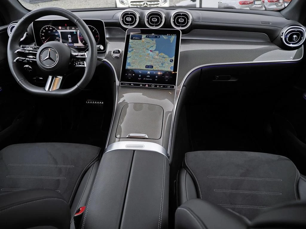 Mercedes-Benz-GLC 300 d-image-13