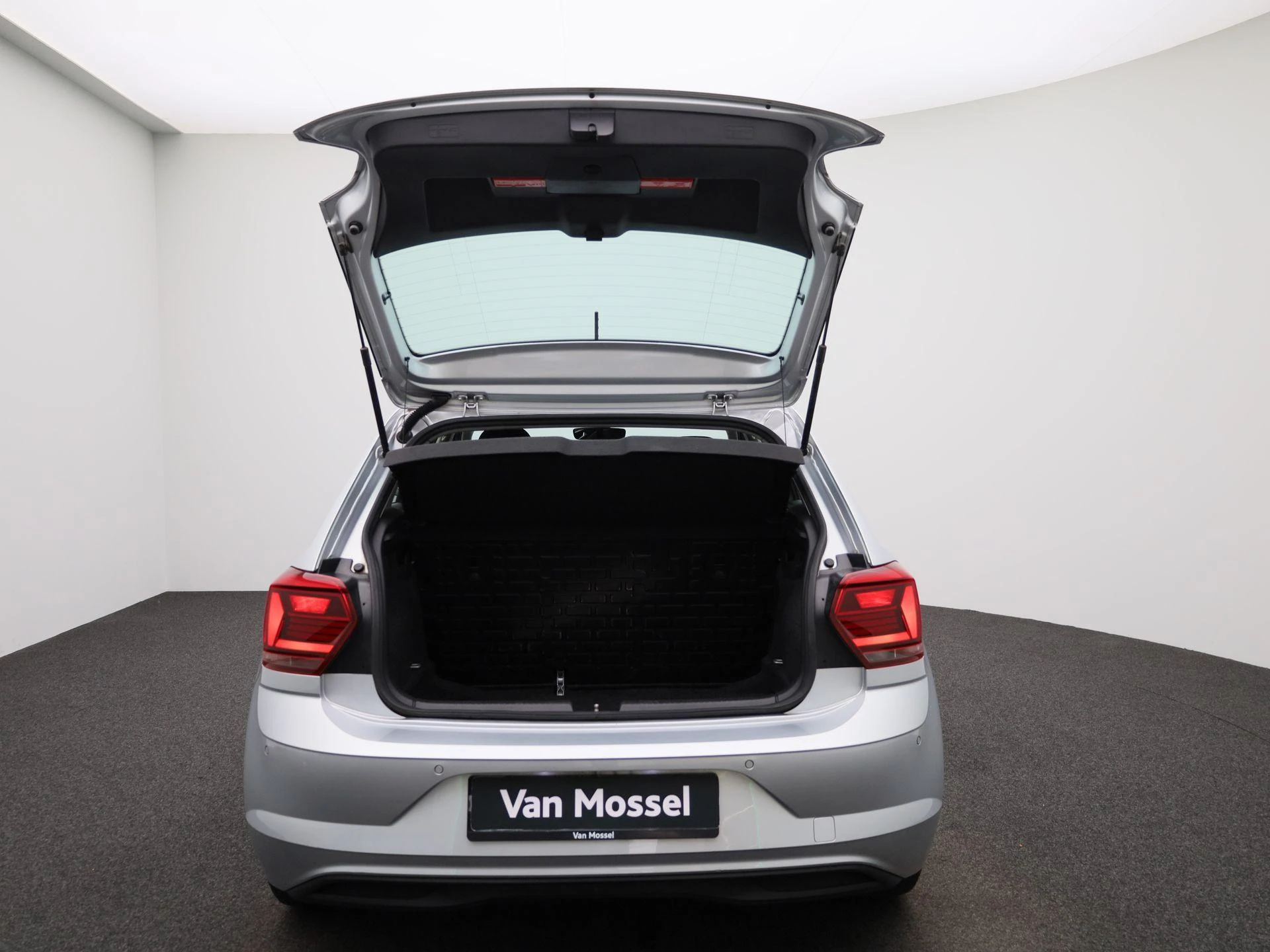Volkswagen-Polo-image-10