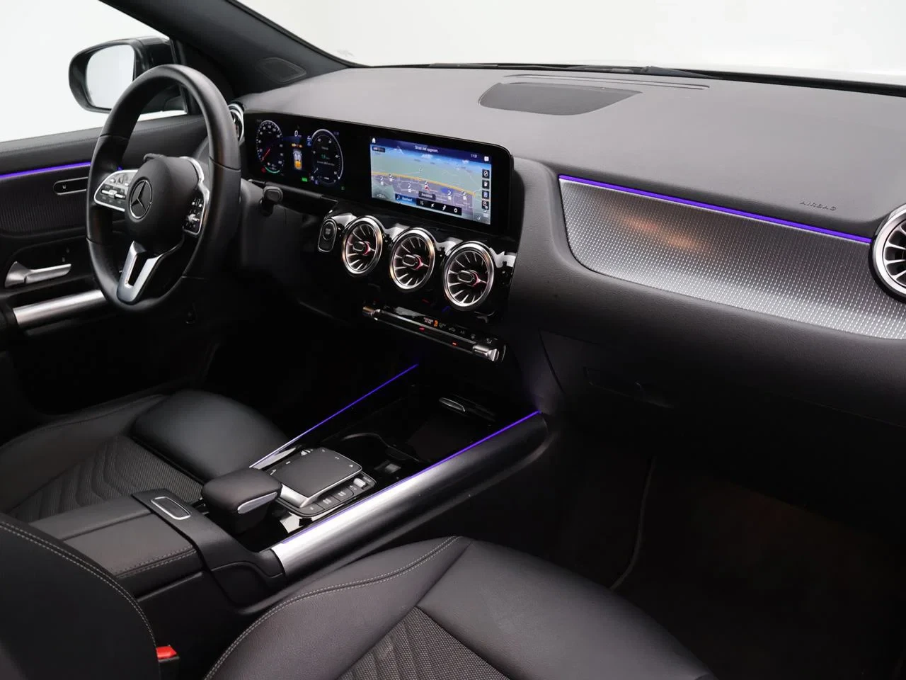 Mercedes-Benz-EQA-image-2