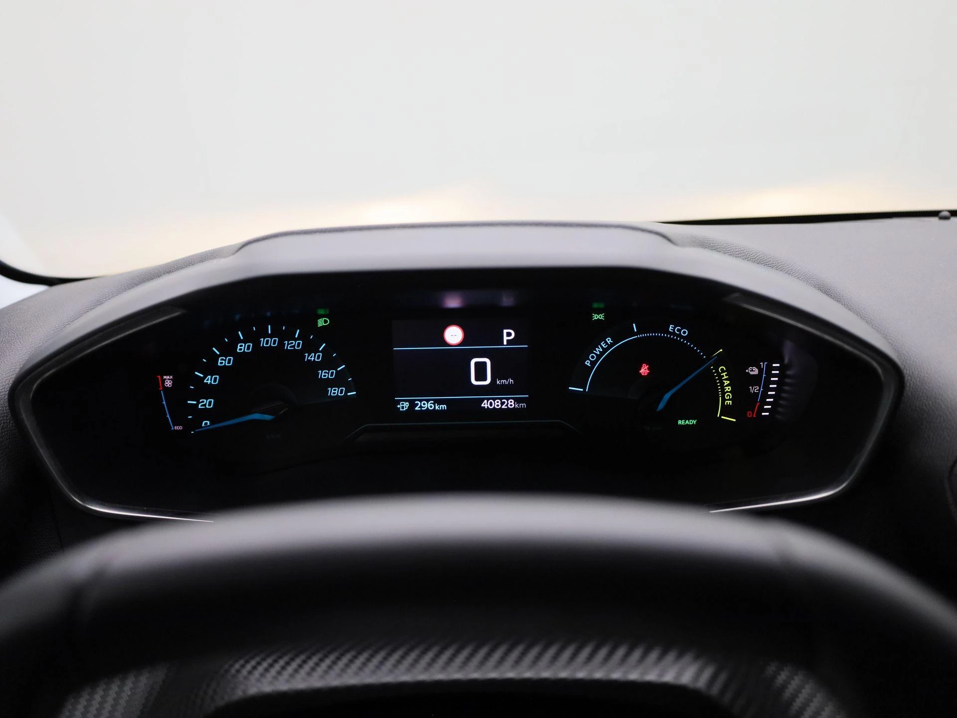 Peugeot-e-208-image-12