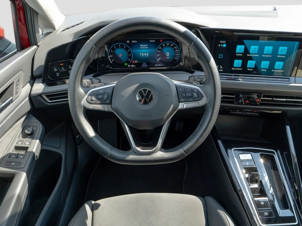 Volkswagen-Golf-image-14