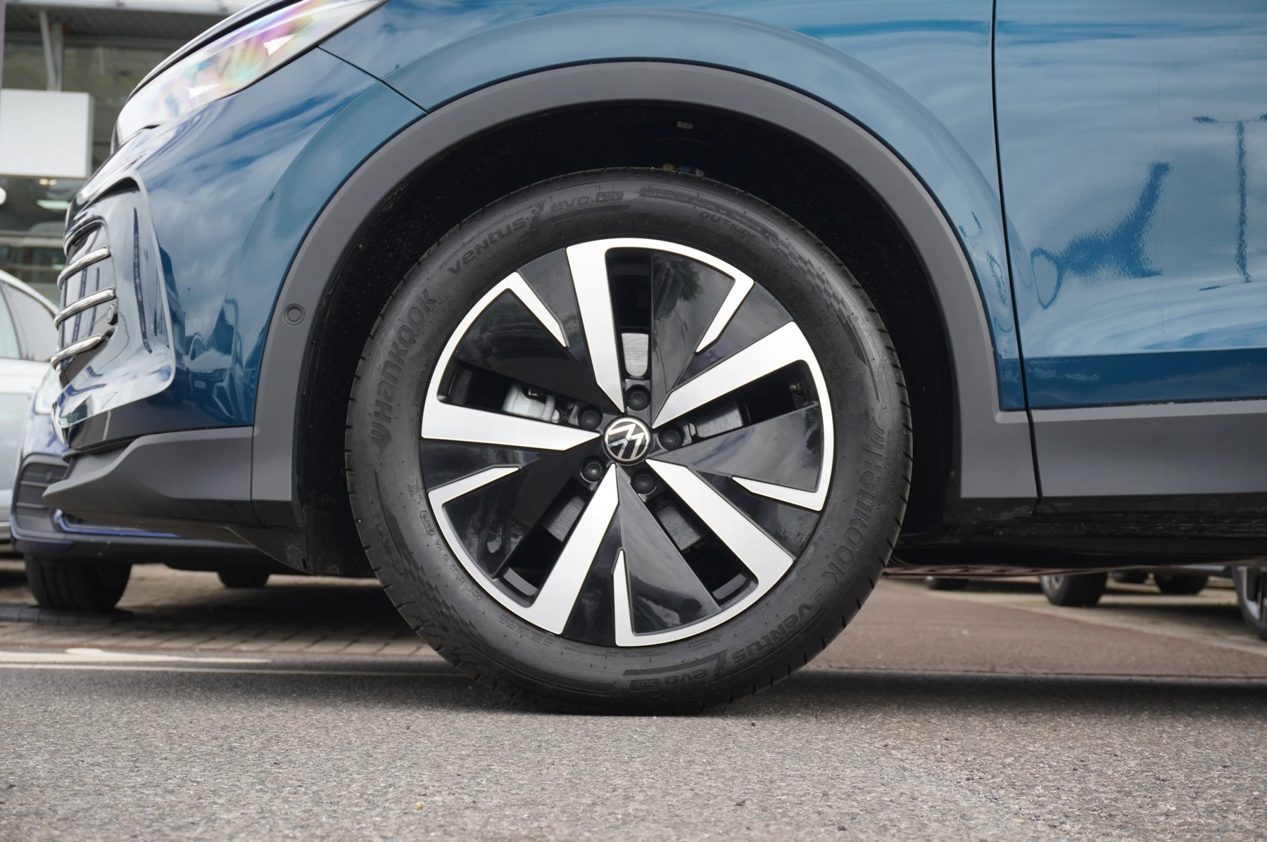 Volkswagen-Tiguan-image-4
