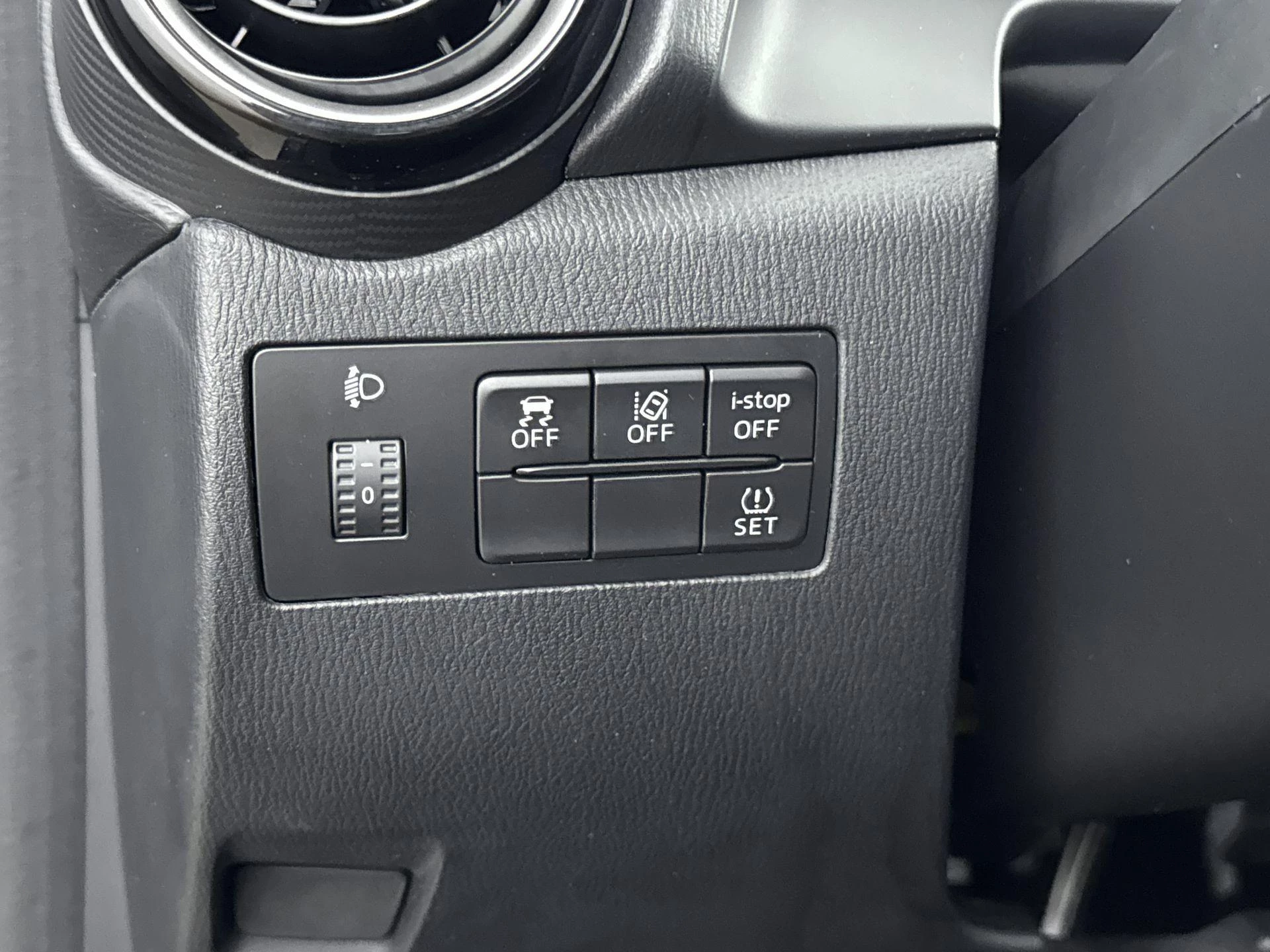 Mazda-2-image-21