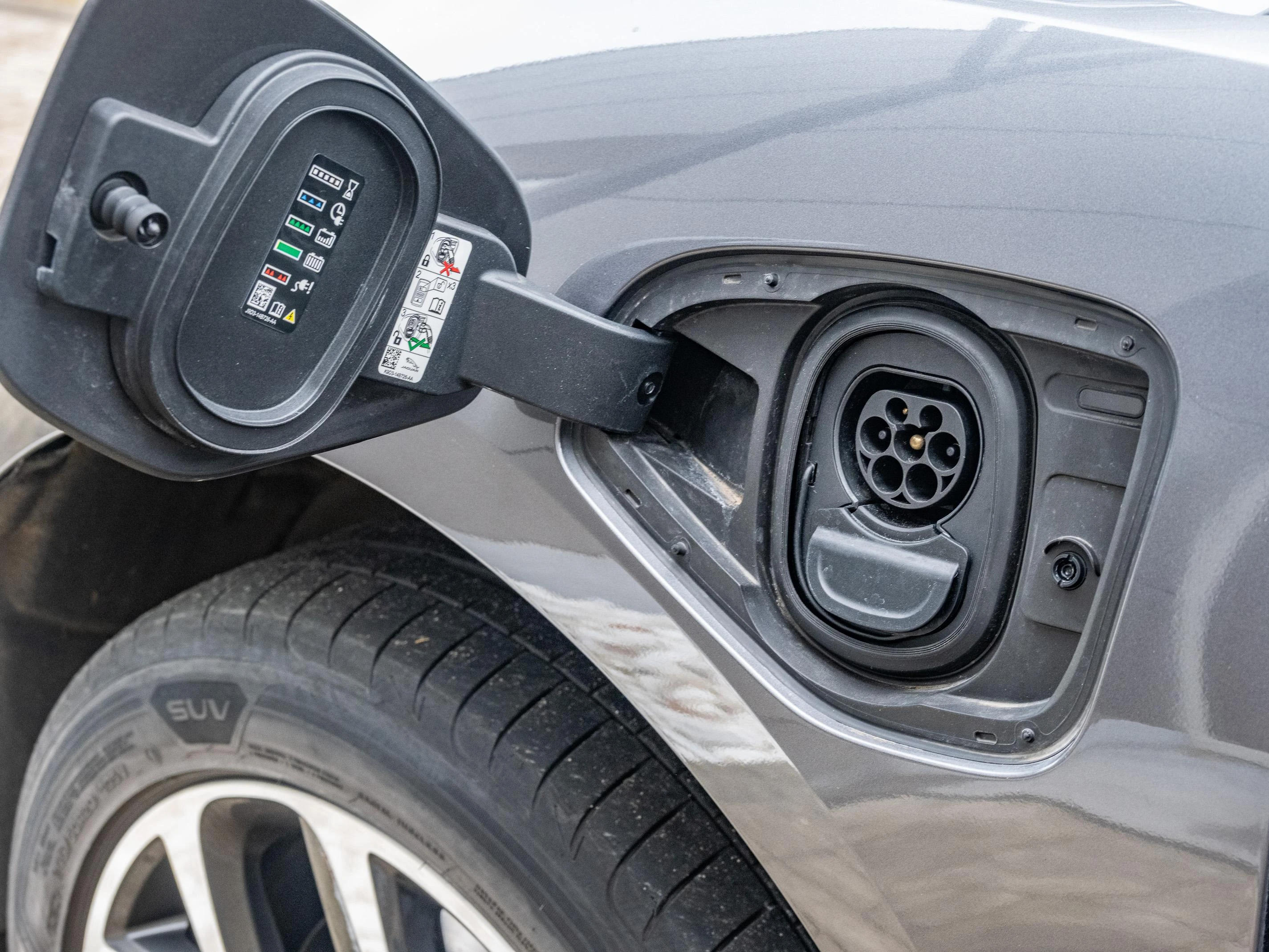 Jaguar-I-PACE-image-10