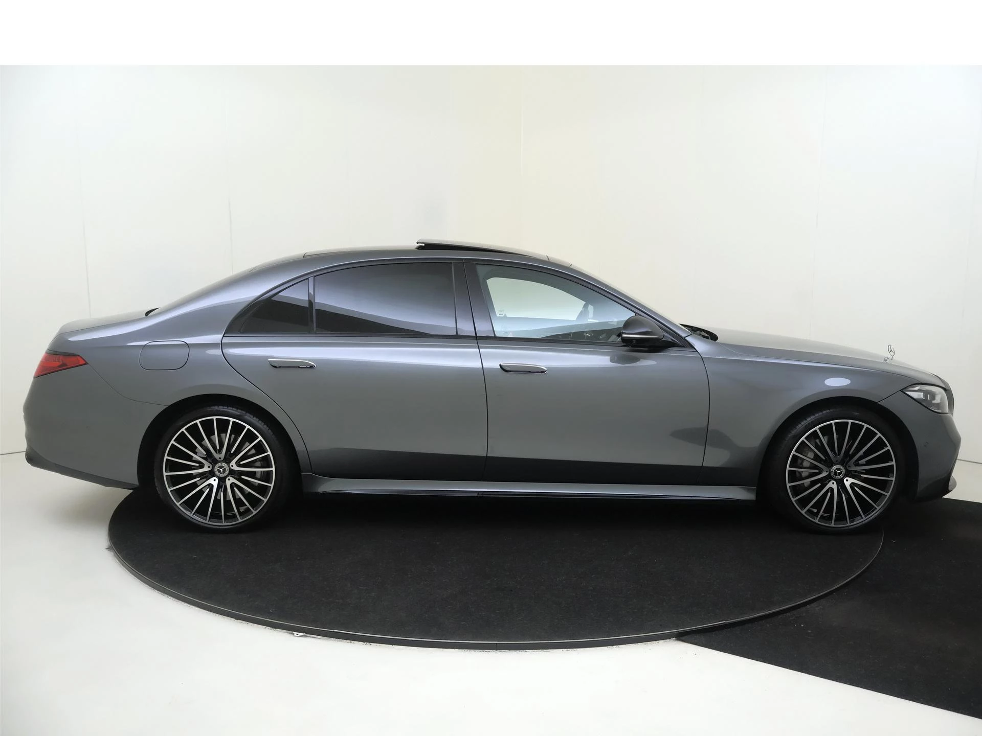 Mercedes-Benz-S-Klasse-image-10