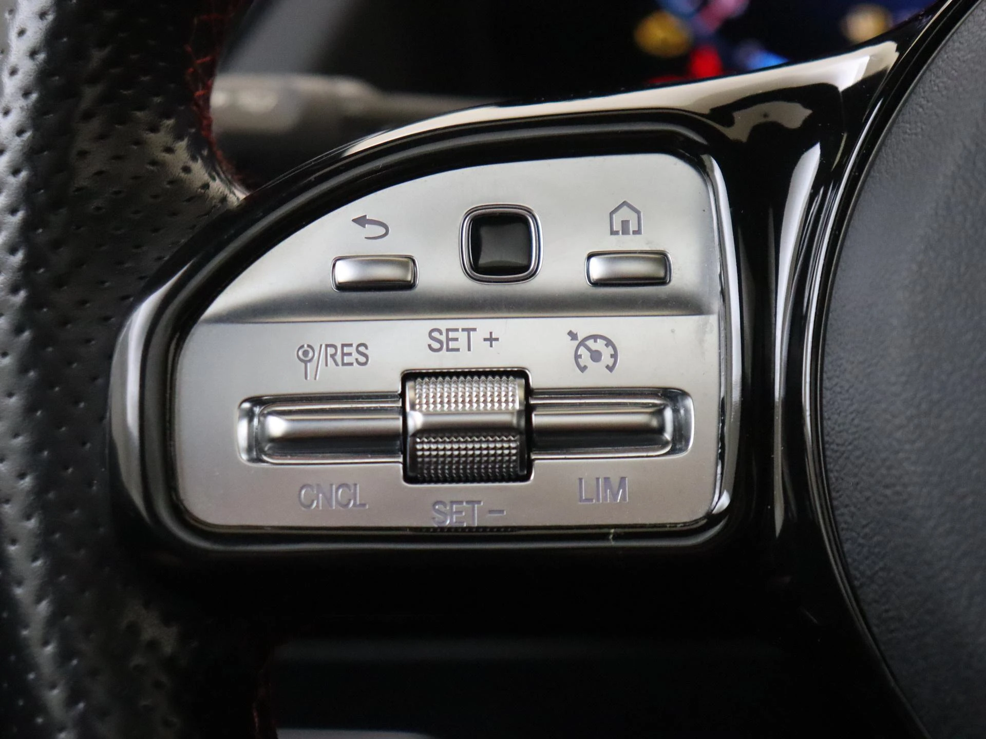 Mercedes-Benz-GLA-image-12