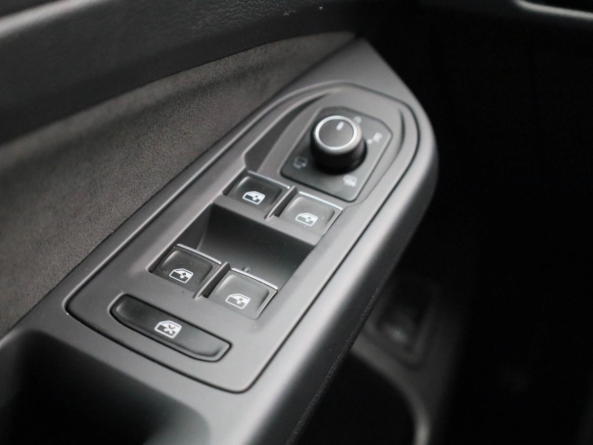 Volkswagen-Golf-image-31