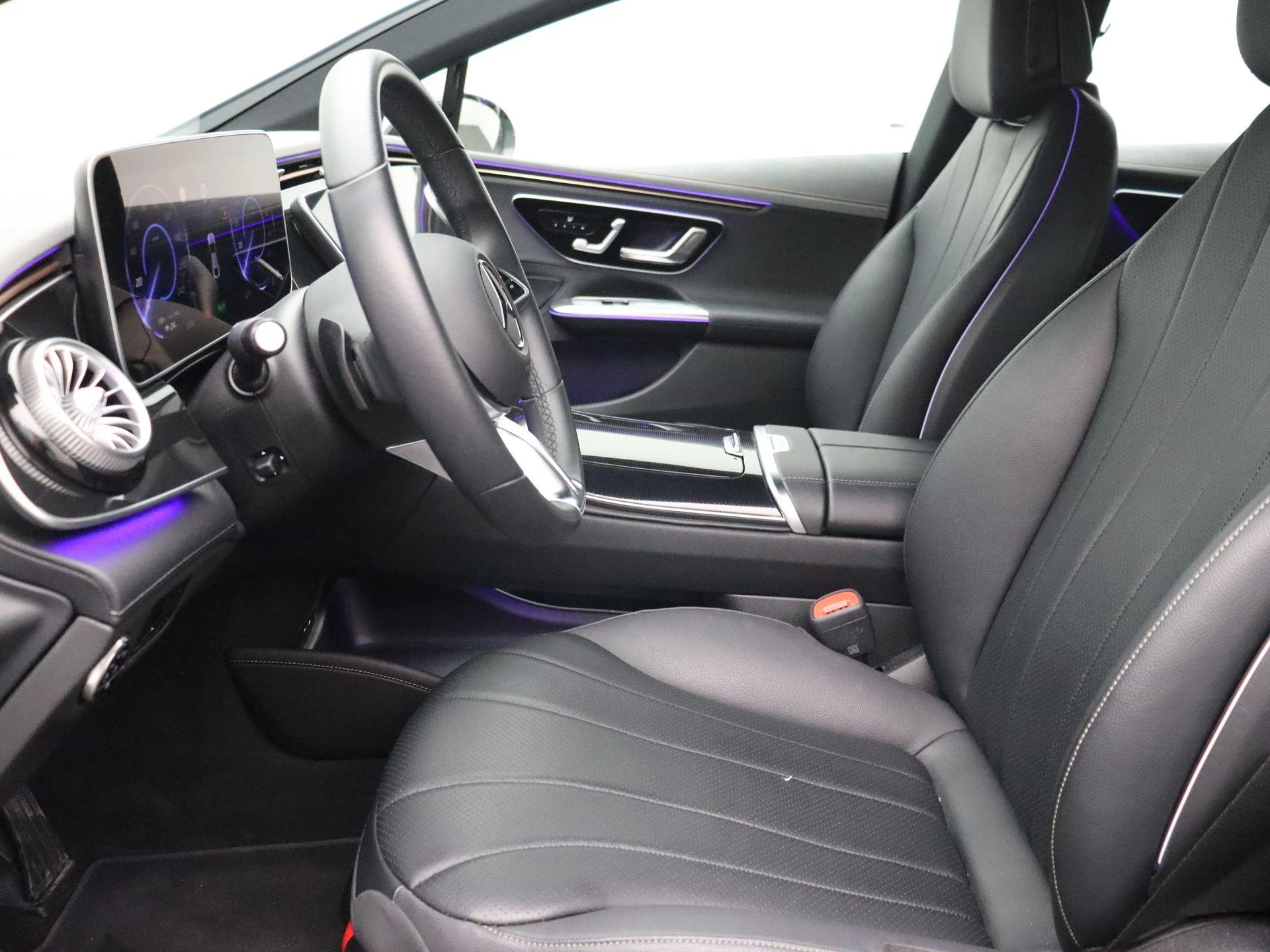 Mercedes-Benz-EQE-image-13