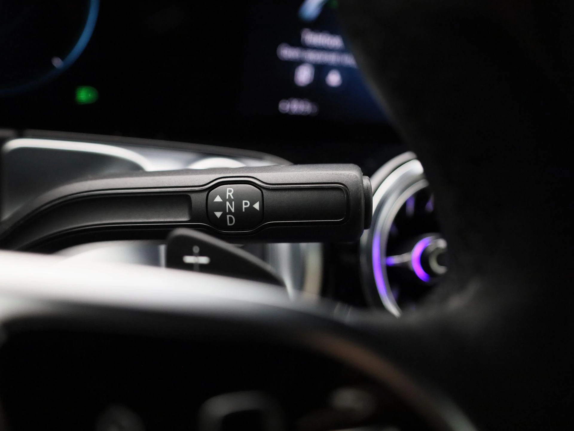 Mercedes-Benz-EQB-image-26