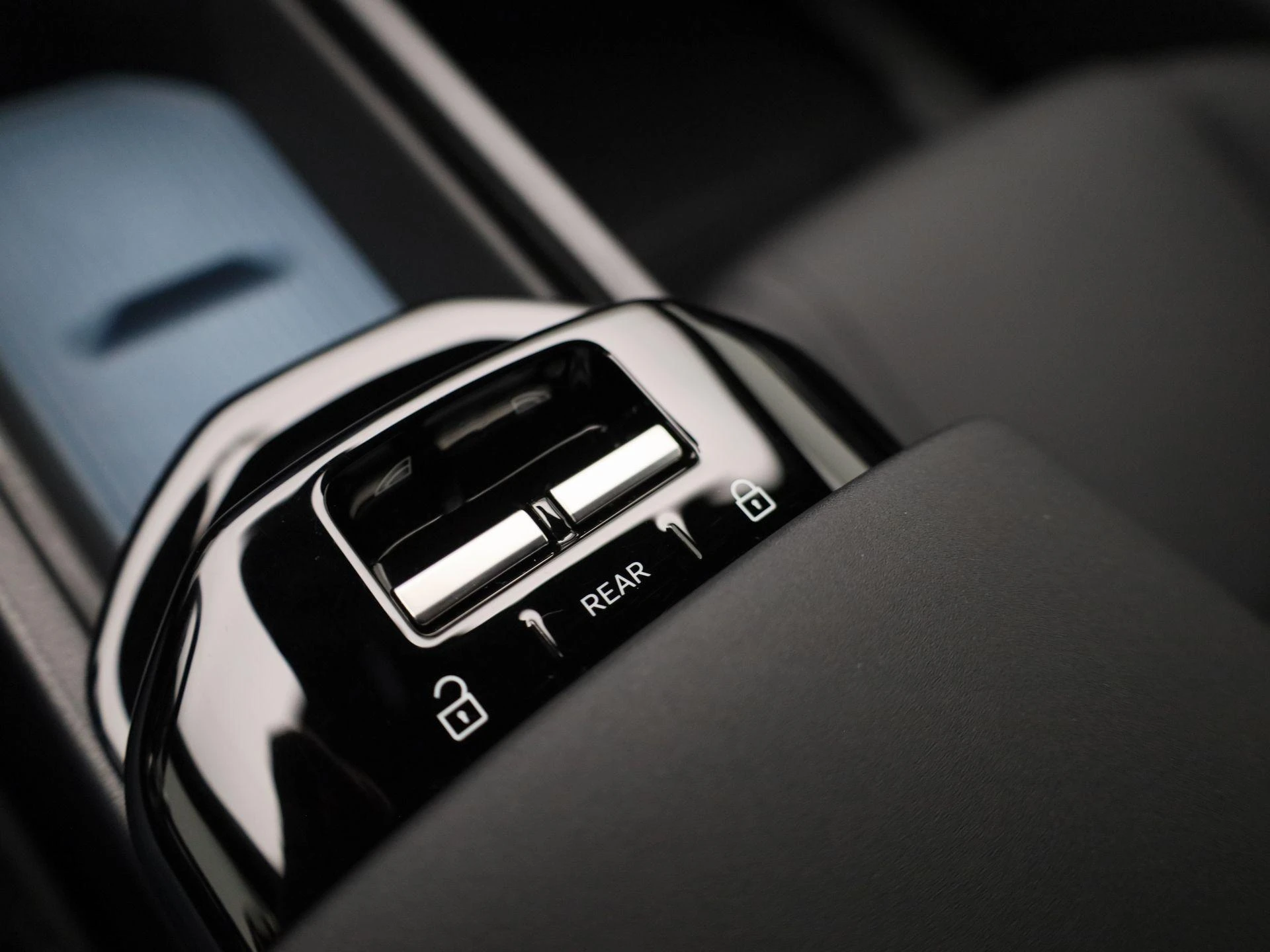 Volvo-EX30-image-32