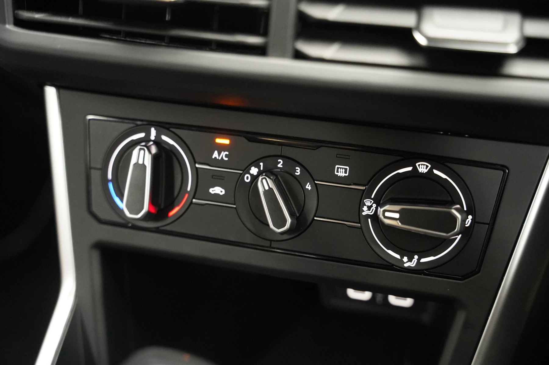 Volkswagen-Polo-image-23