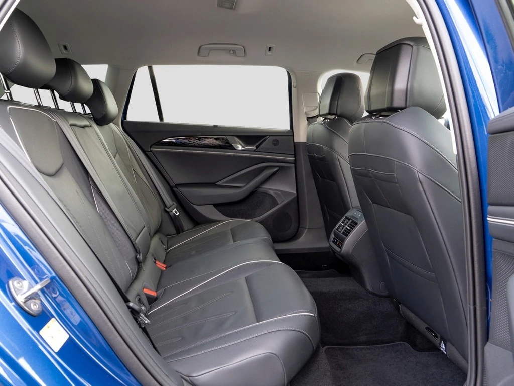 Volkswagen-Passat-image-8