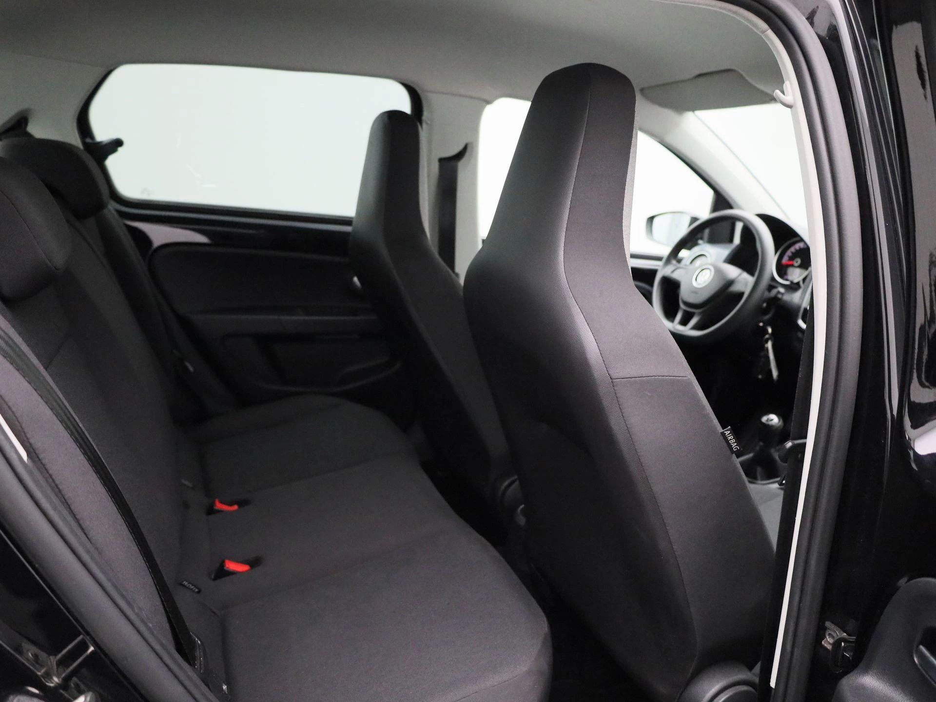 Volkswagen-up!-image-23