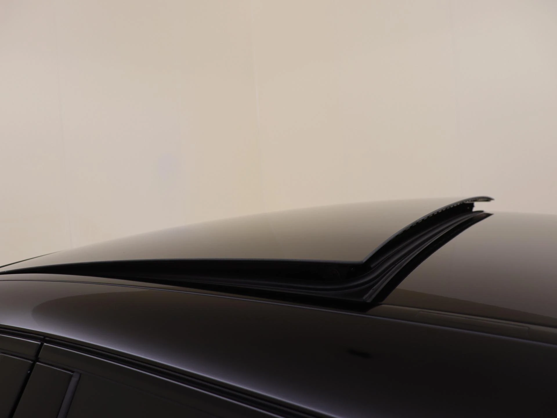 Mercedes-Benz-GLC-image-28
