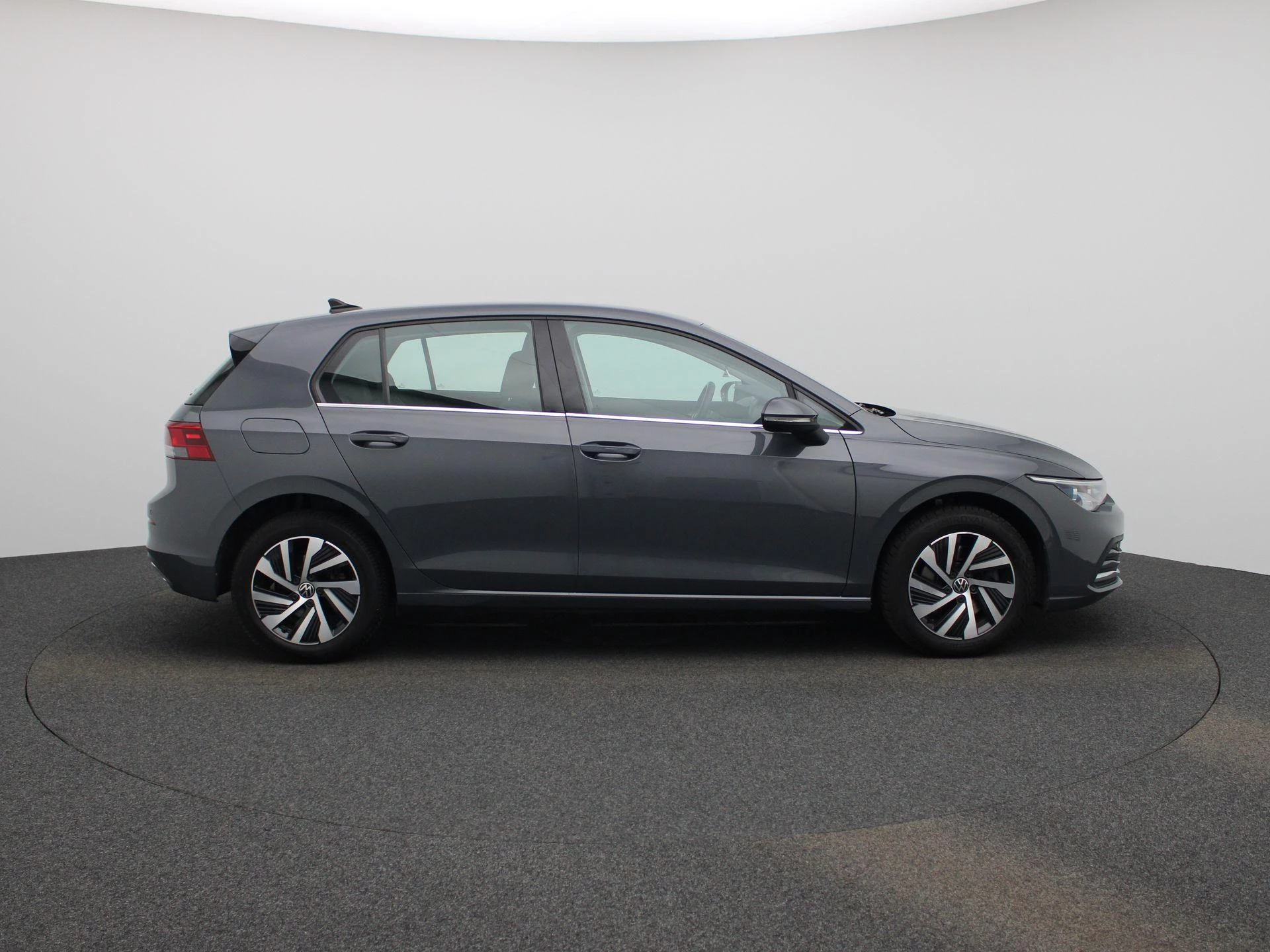 Volkswagen-Golf-image-5