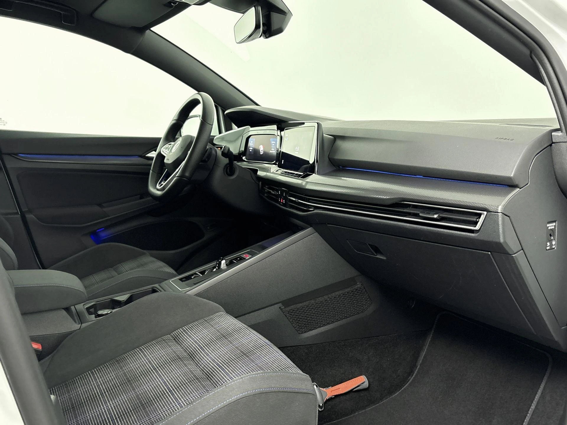 Volkswagen-Golf-image-16