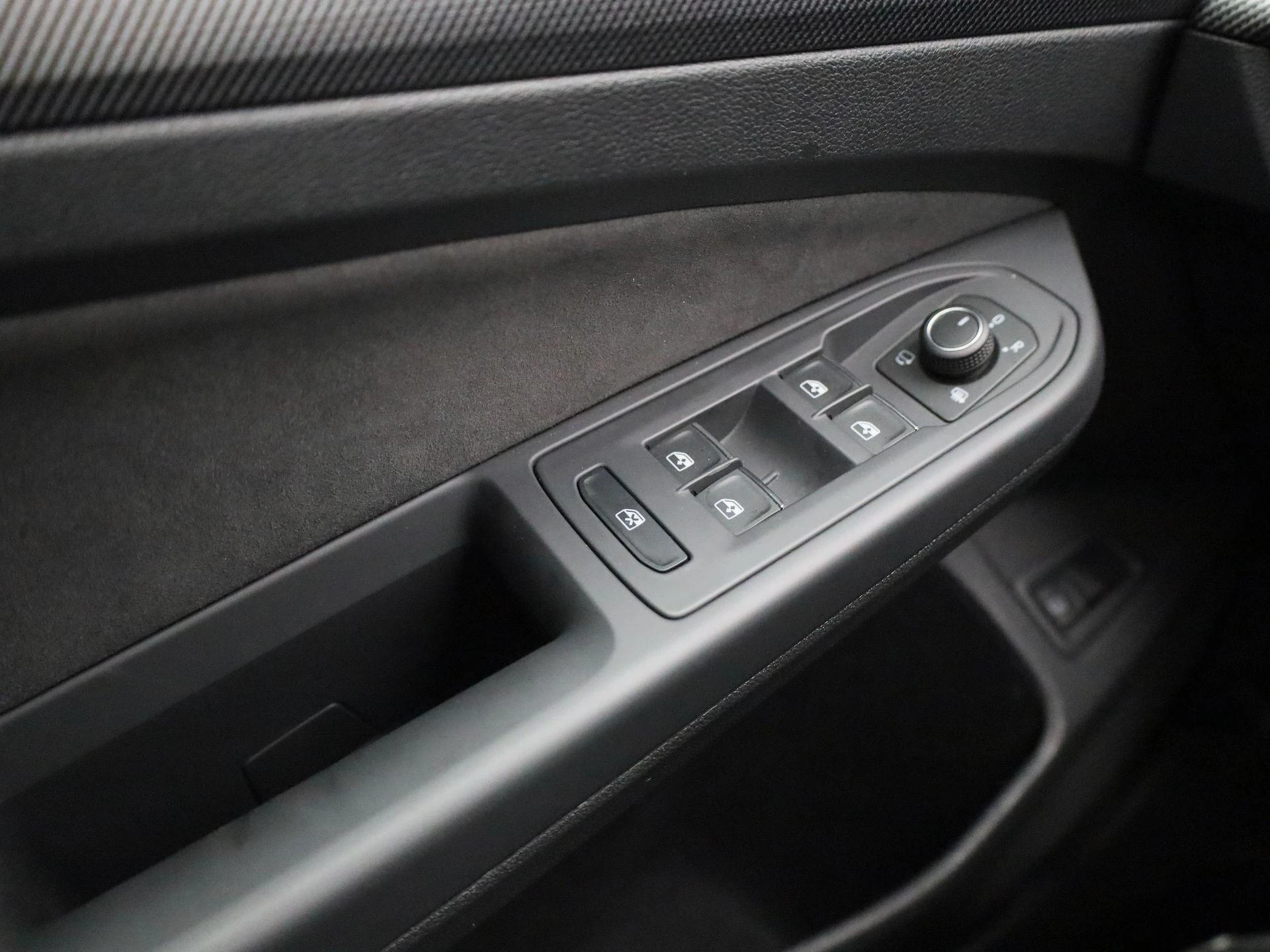 Volkswagen-Golf-image-23