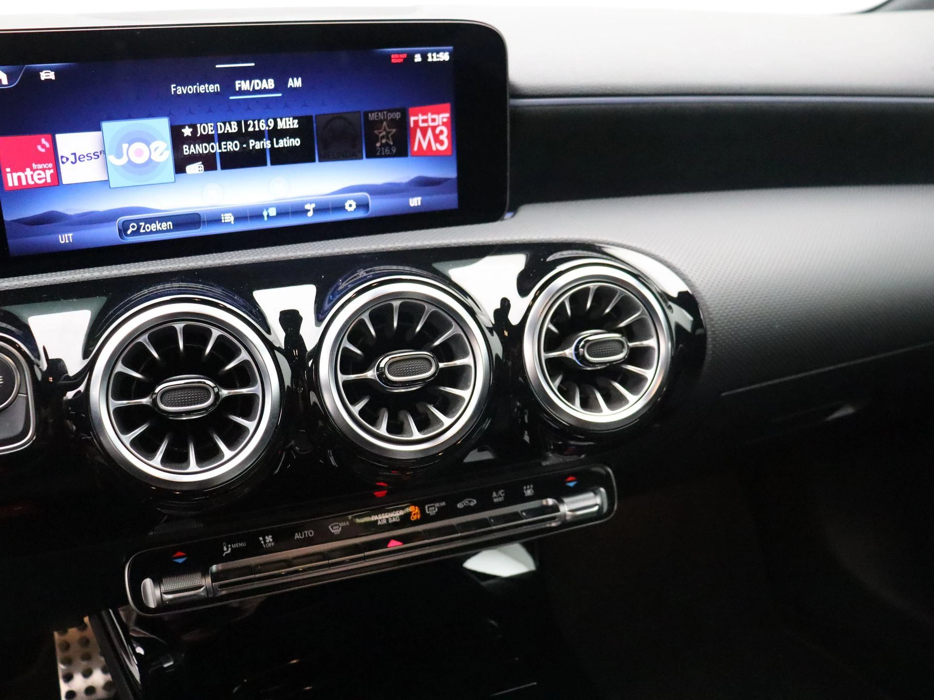 Mercedes-Benz A-Klasse 250 e AMG Line Limousine + TREKHAAK + CARPLAY + NIGHTPAKKET +