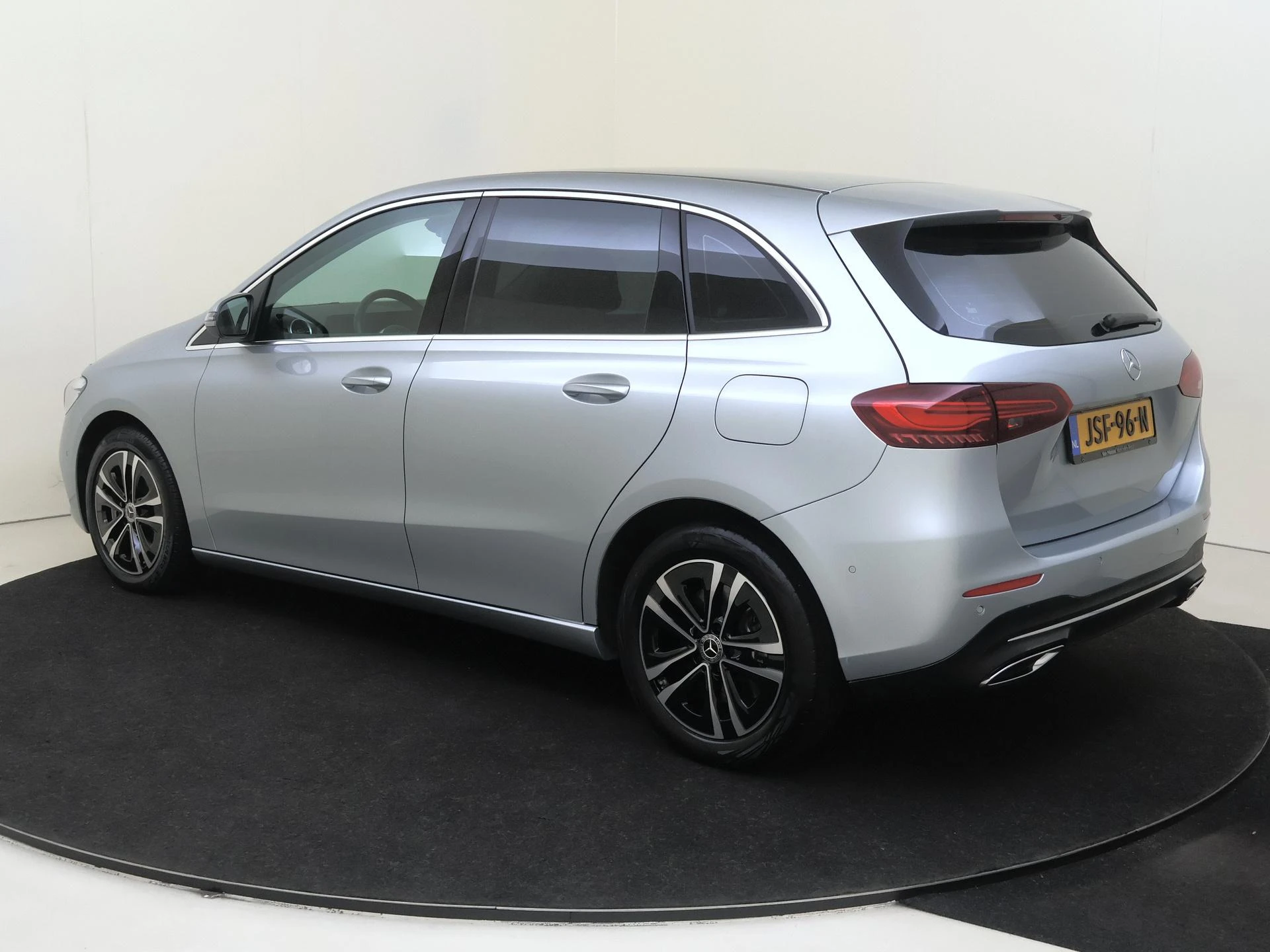 Mercedes-Benz-B-Klasse-image-2