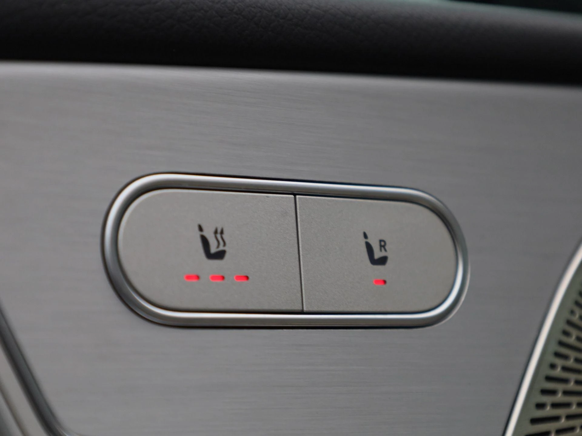 Mercedes-Benz-GLE-image-35