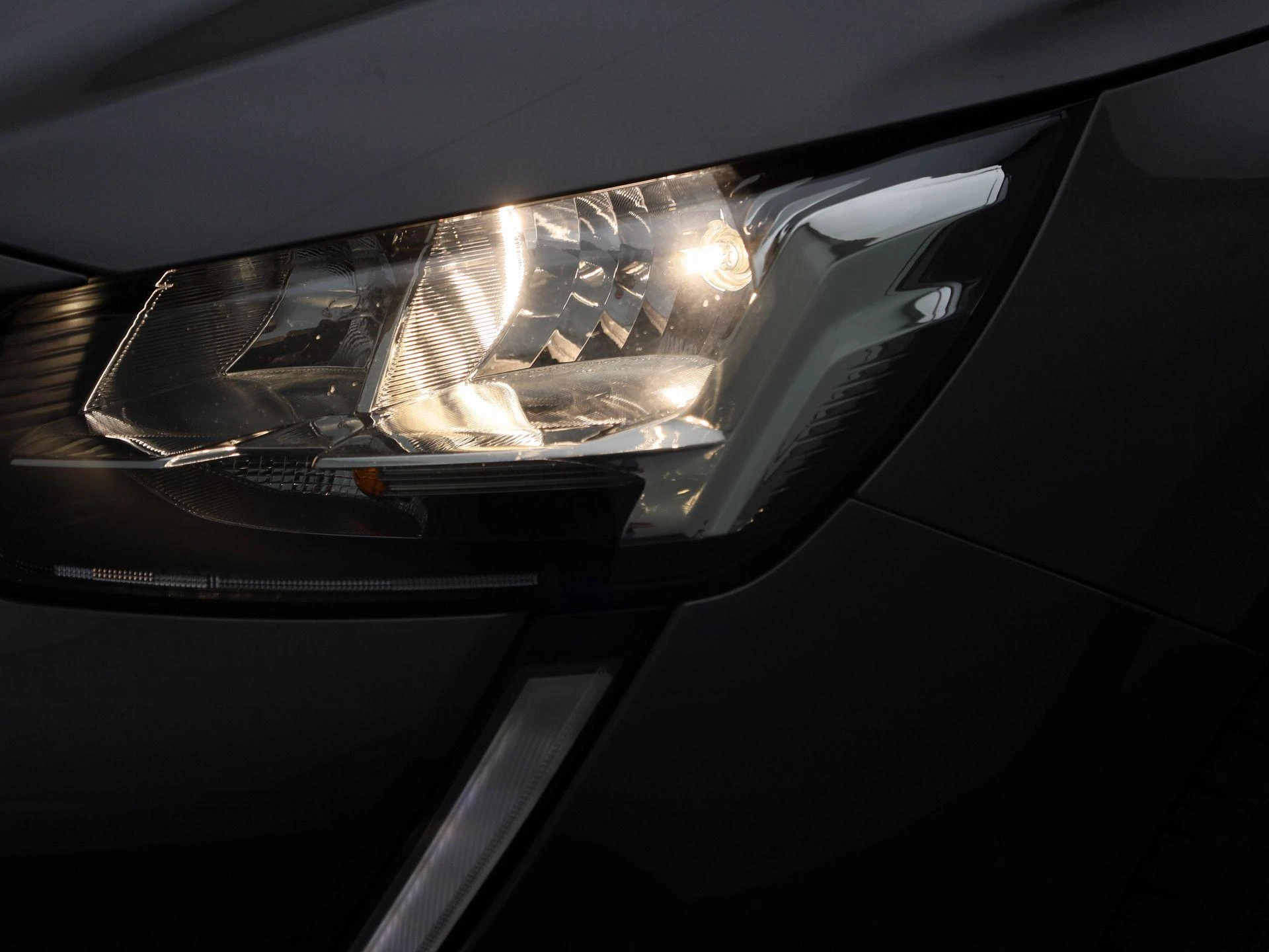Peugeot-208-image-12
