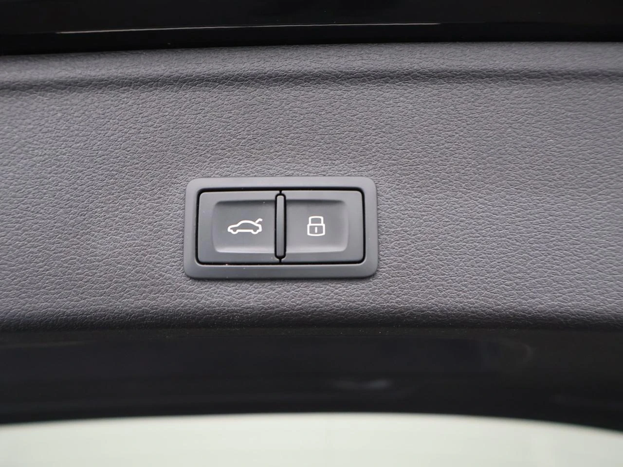 Audi A4 Avant 35TFSI 150PK Business Edition *AUTOMAAT*SHADOWLOOK*ZETELVERWARMING*NAVI*BLTH*CRUISE*...