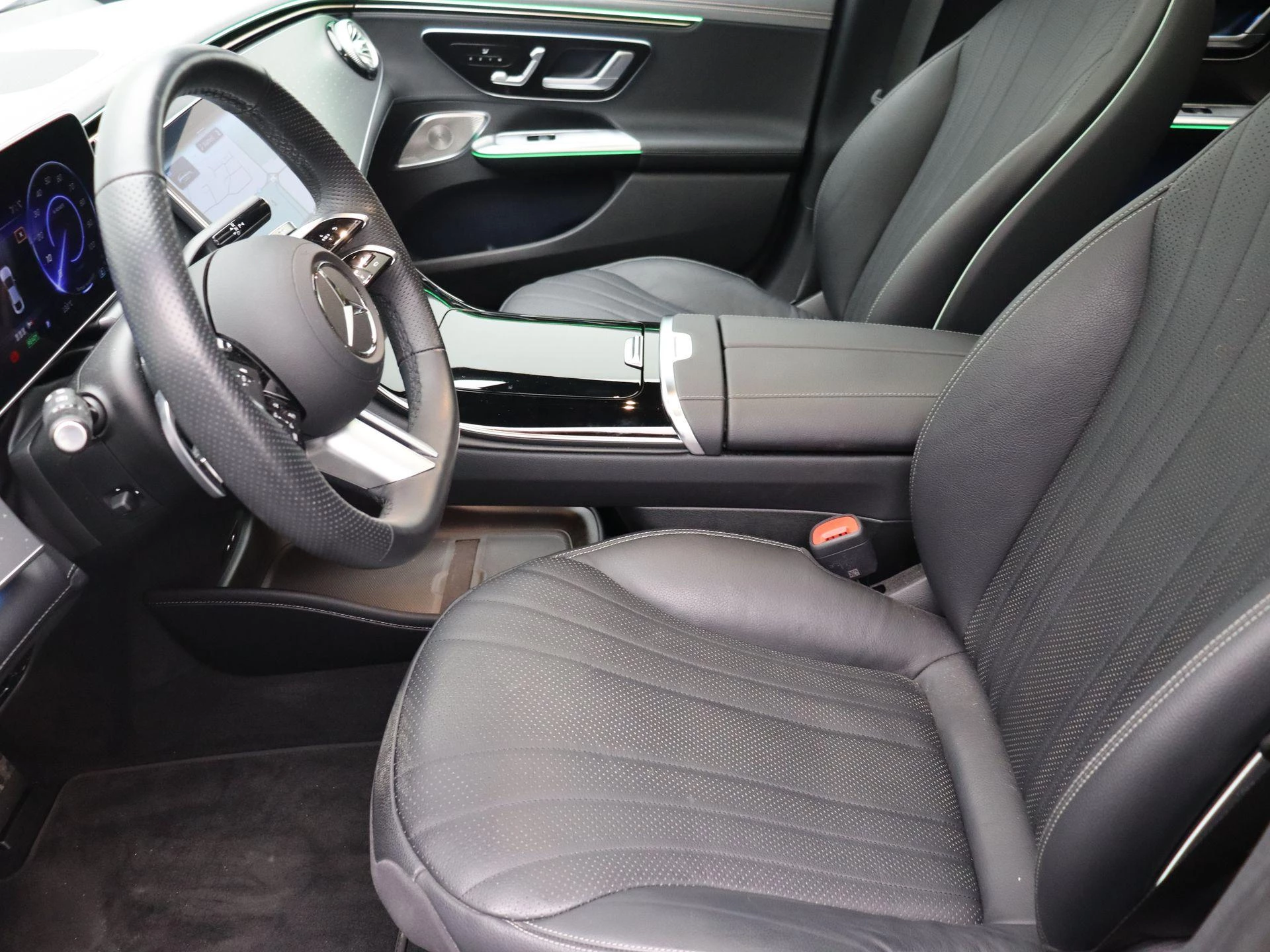 Mercedes-Benz-EQE-image-12