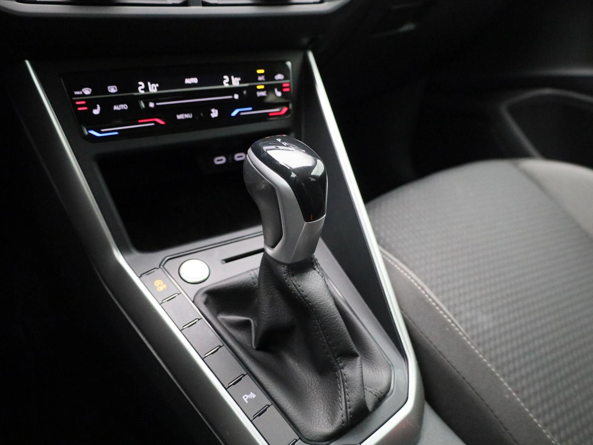 Volkswagen-Polo-image-16