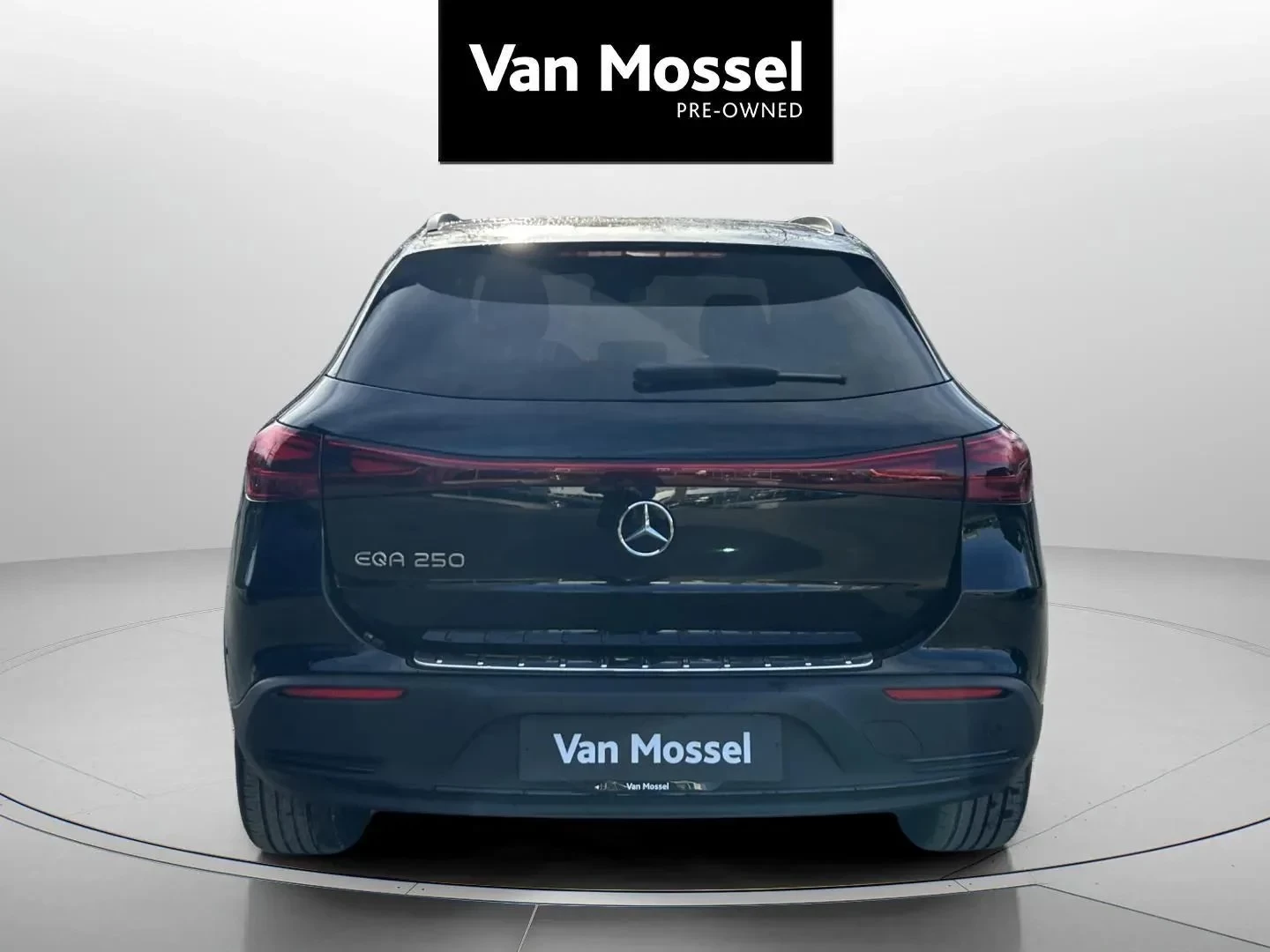 Mercedes-Benz-EQA-image-5