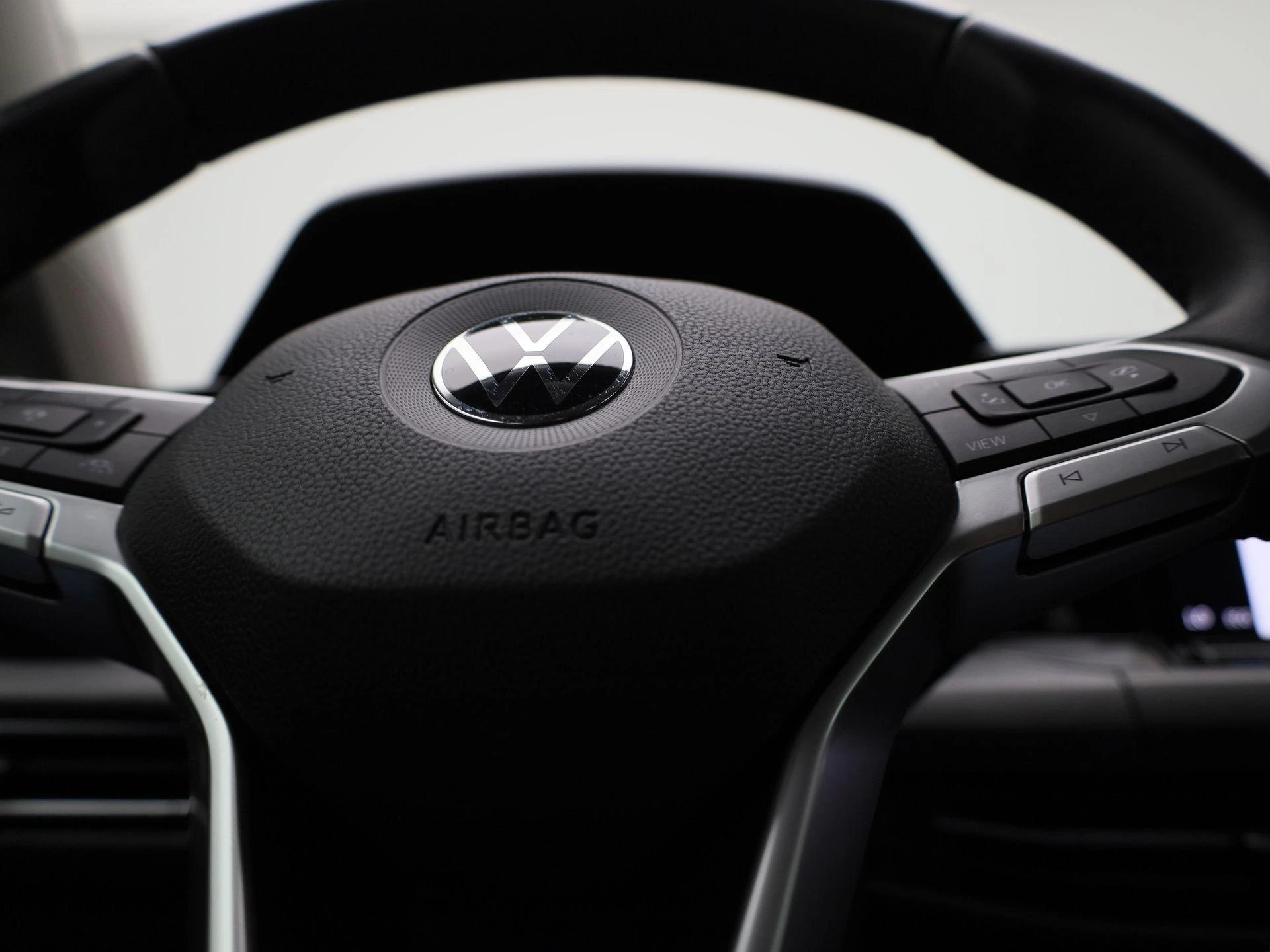 Volkswagen-Golf-image-23