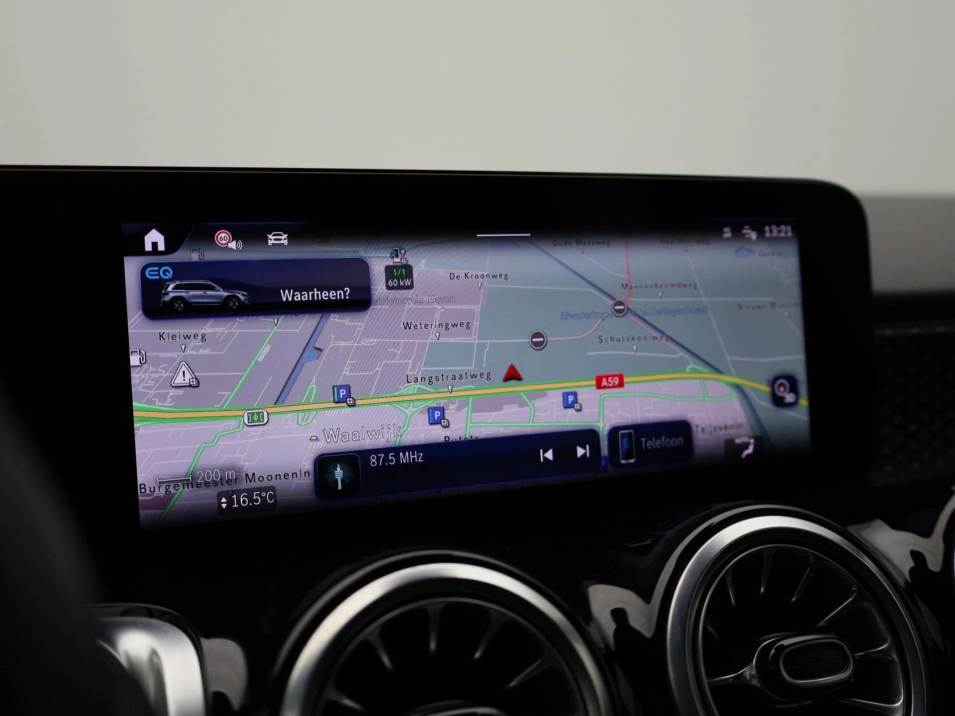 Mercedes-Benz-EQB-image-21