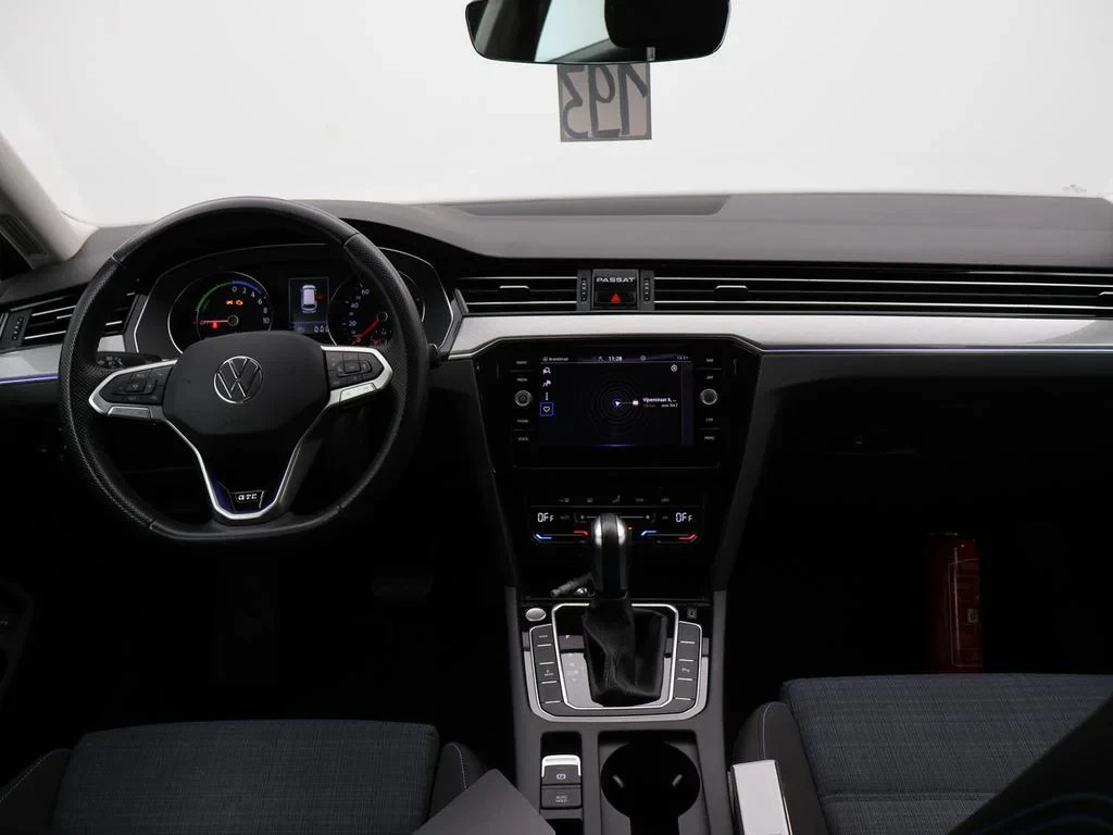 Volkswagen-Passat-image-9