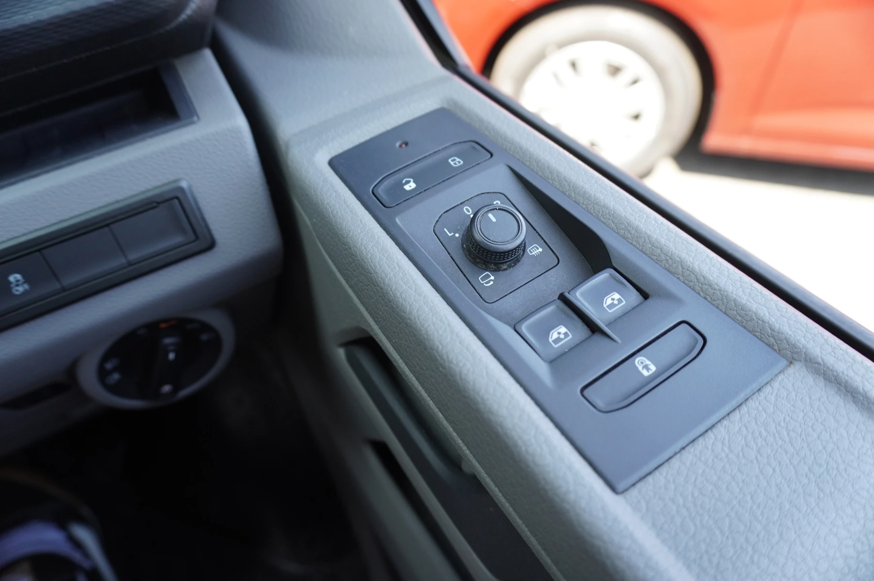 Volkswagen-Transporter-image-39