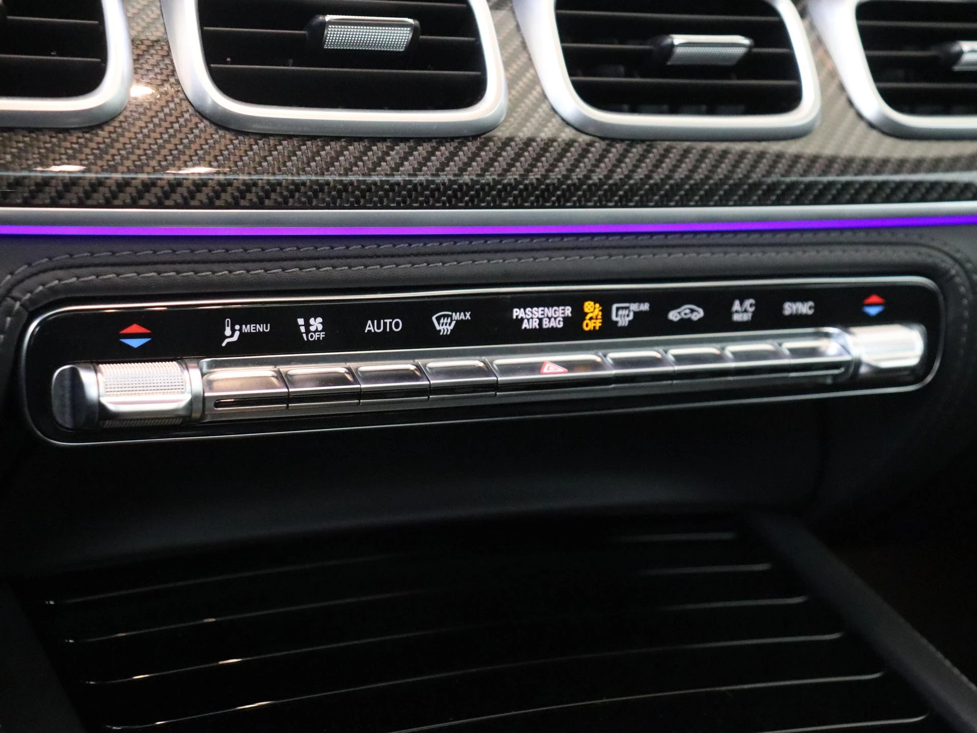 Mercedes-Benz-GLE-image-28