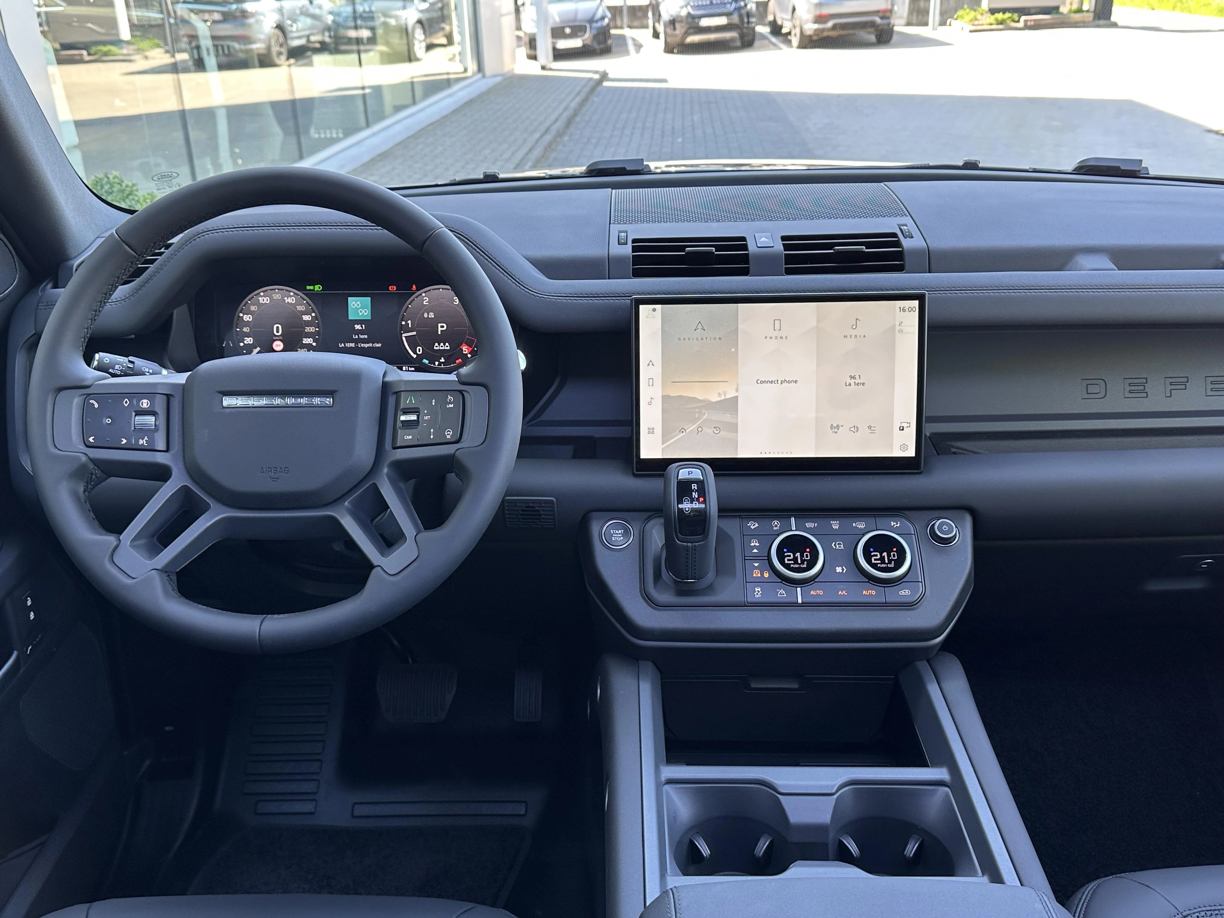 Land Rover-Defender-image-9