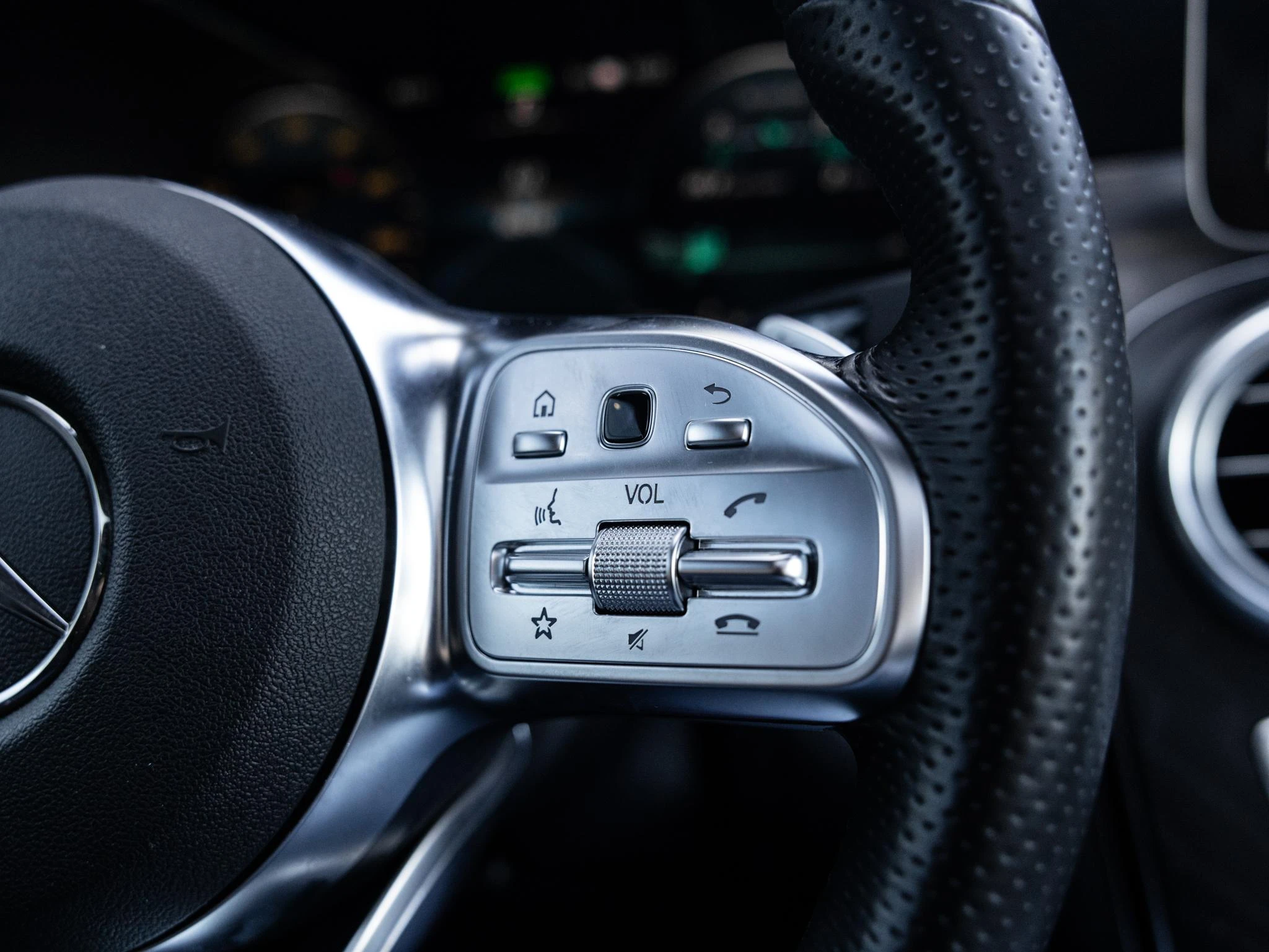 Mercedes-Benz-GLC-image-21