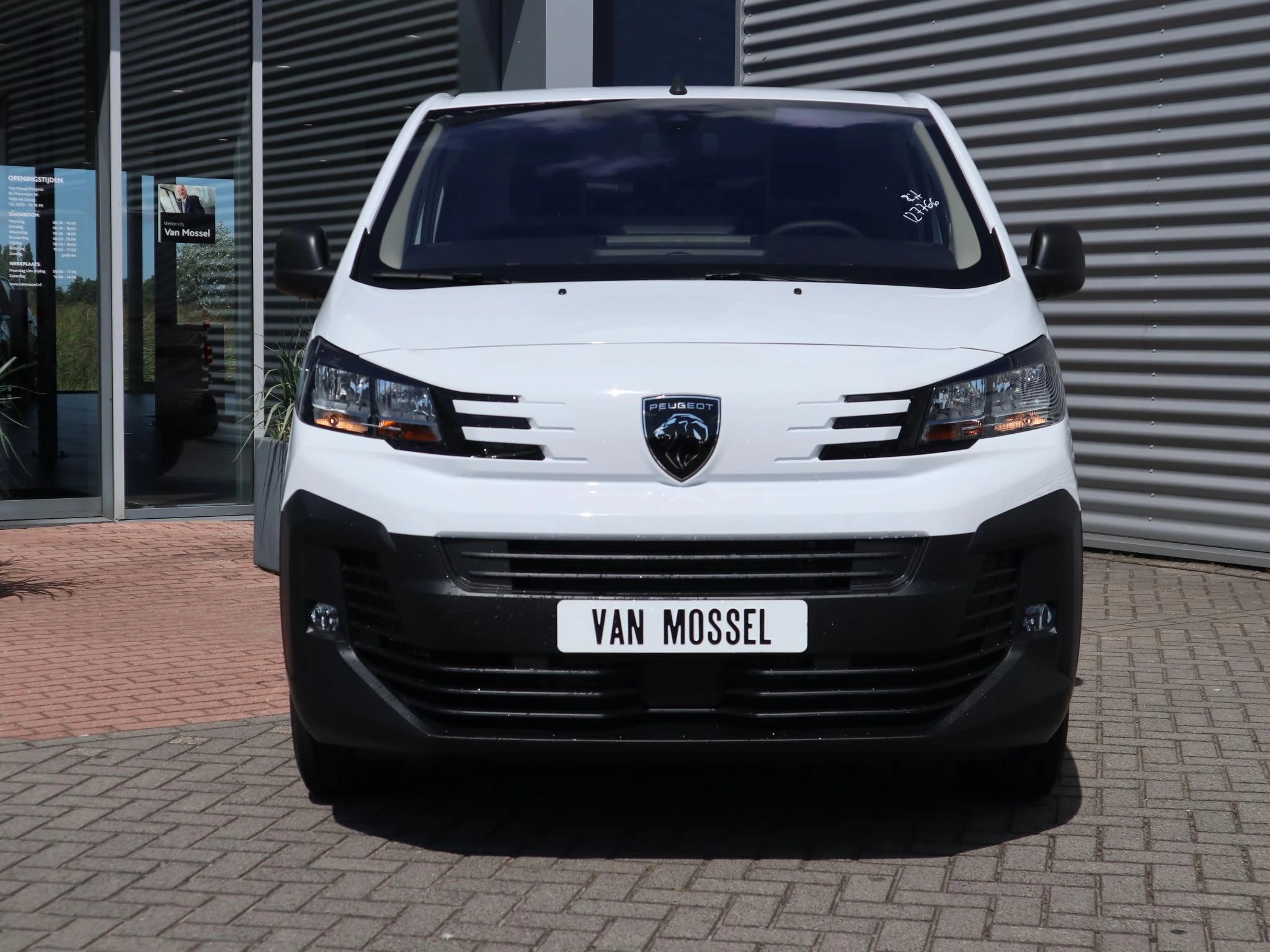 Peugeot-e-Expert-image-3