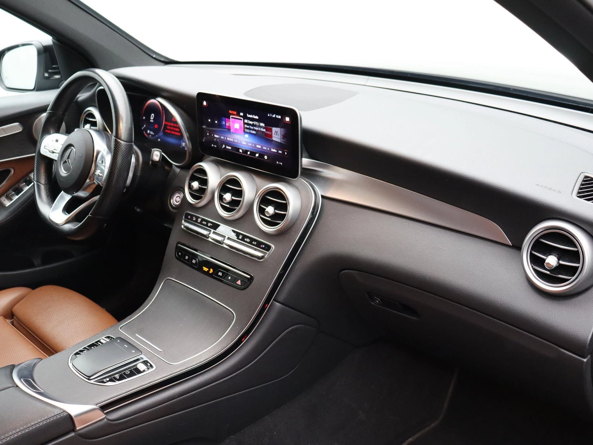 Mercedes-Benz-GLC-image-20