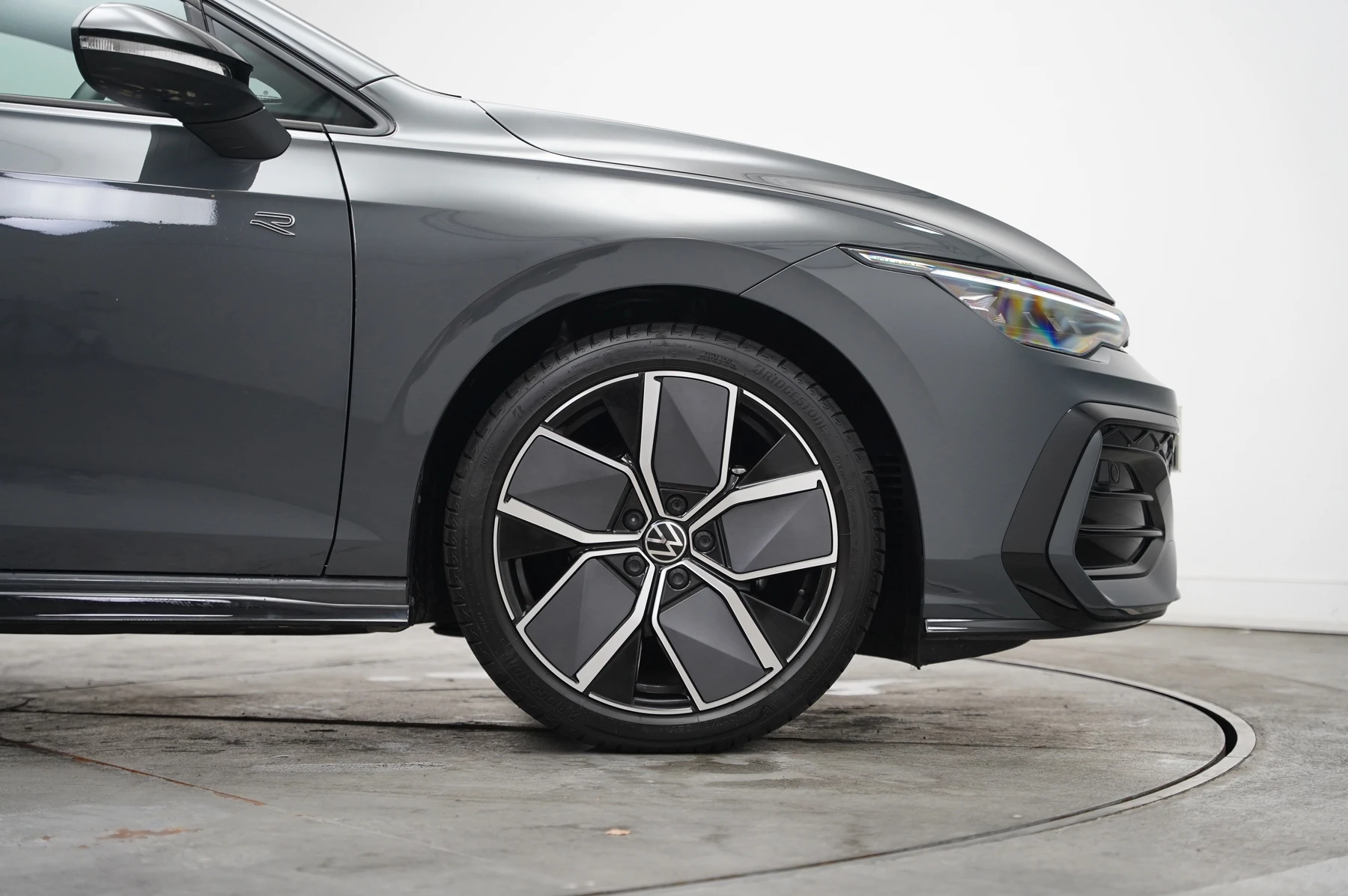 Volkswagen-Golf-image-35