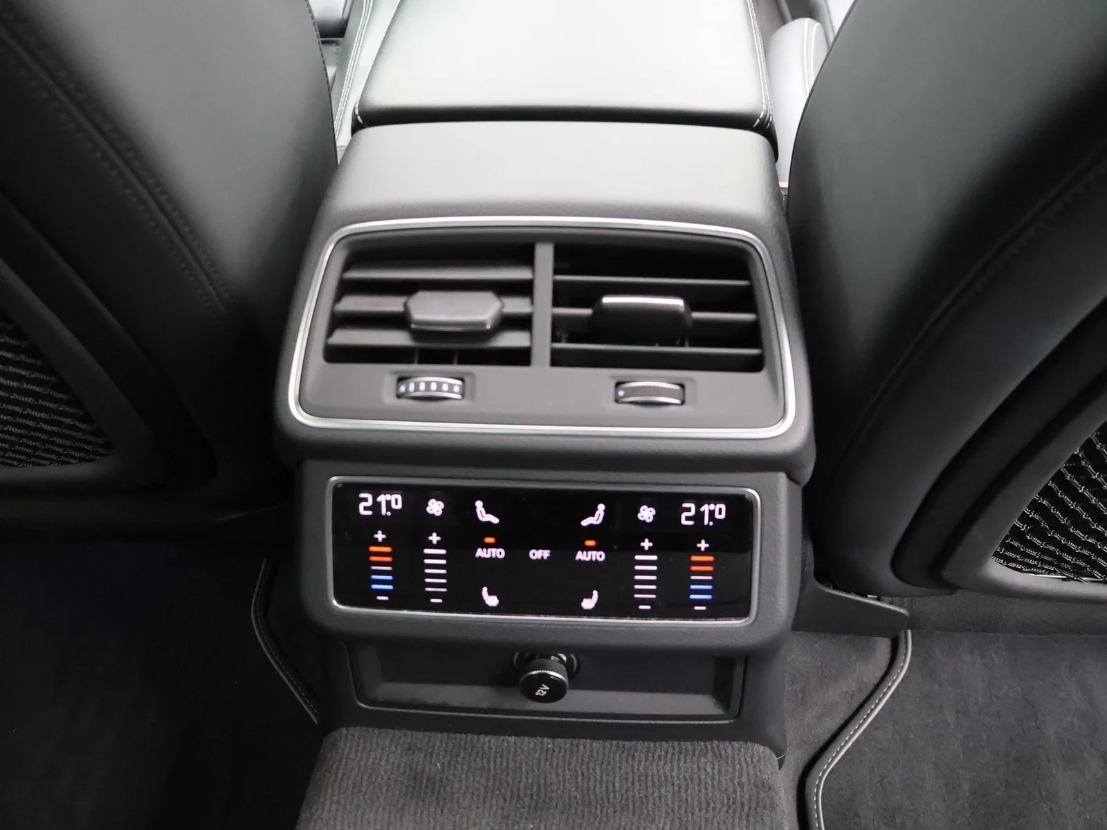 Audi A6 Avant PHEV Audi A6 Avant Business Edition Sport PHEV 50TFSI e QUATTRO 299PK *AUTOMAAT*PANODAK*LEDER*CAMERA*PDC*