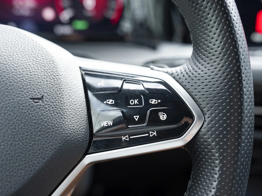 Volkswagen-Golf-image-16