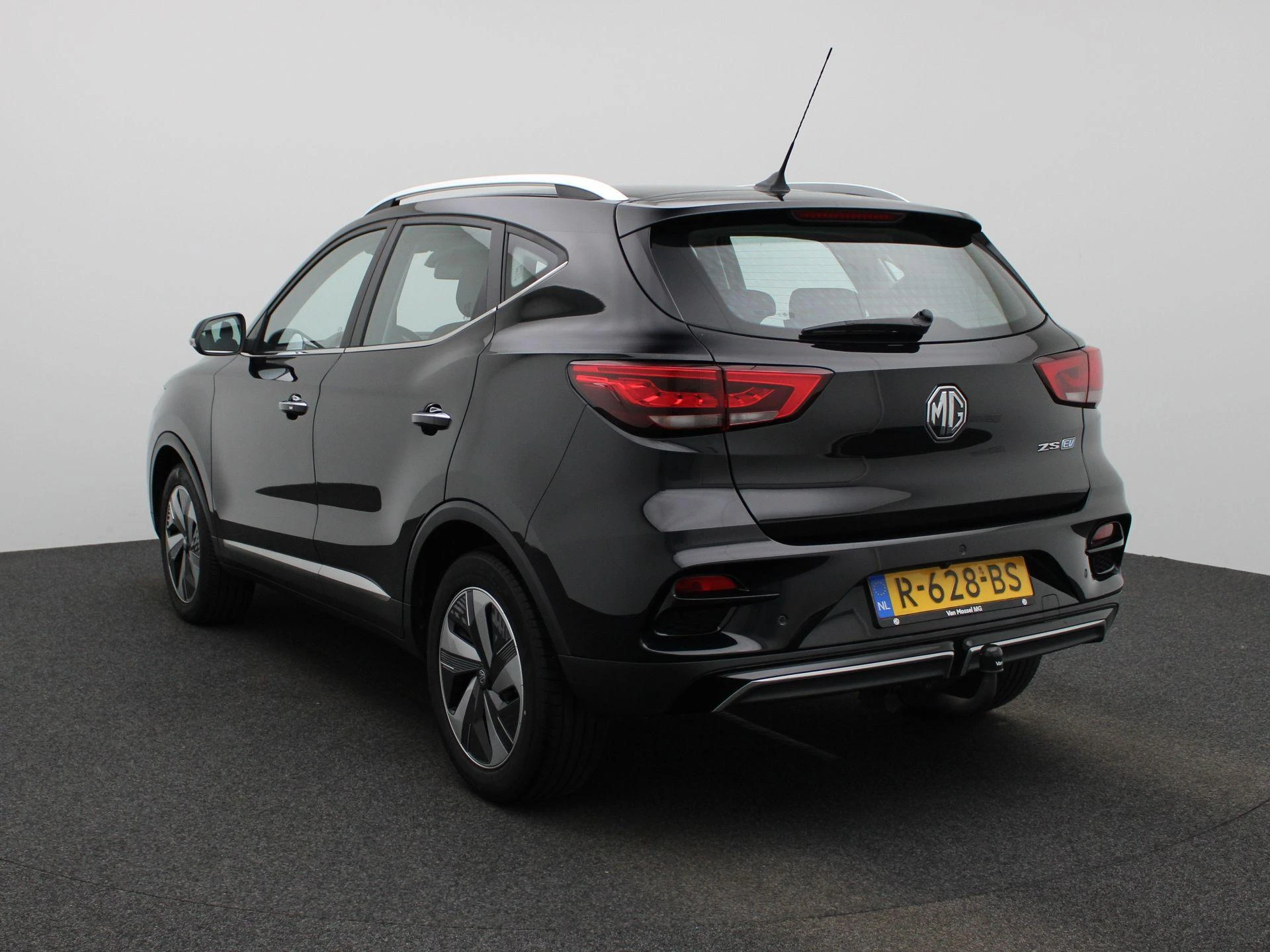 MG-ZS EV-image-1