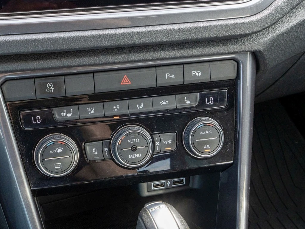 Volkswagen-T-Roc-image-16