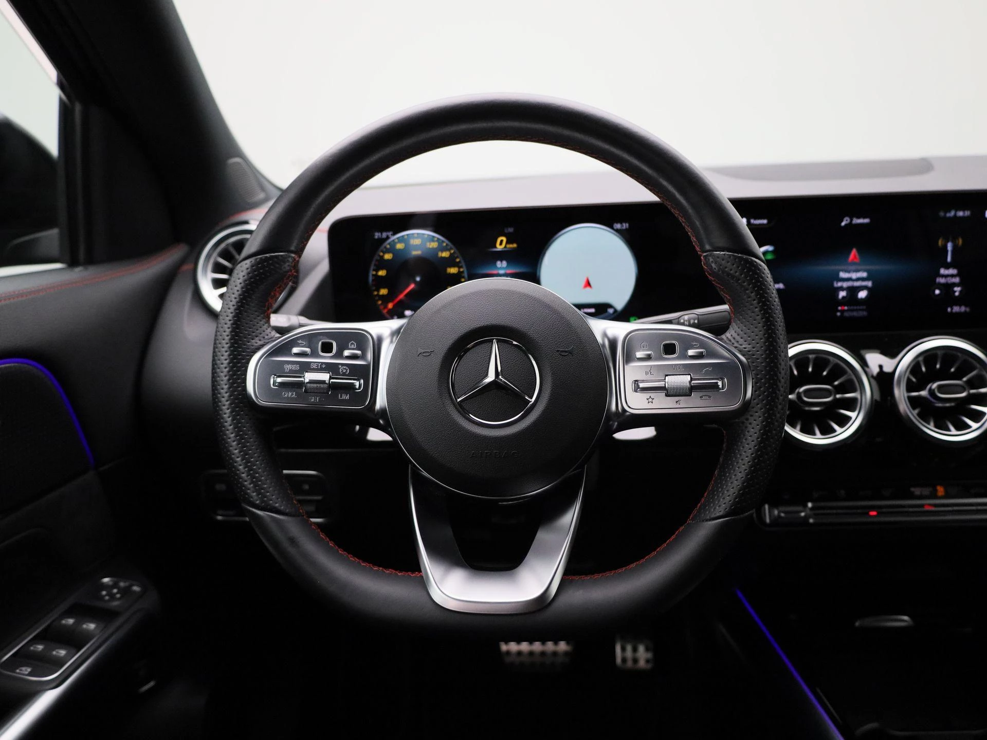 Mercedes-Benz-EQA-image-6