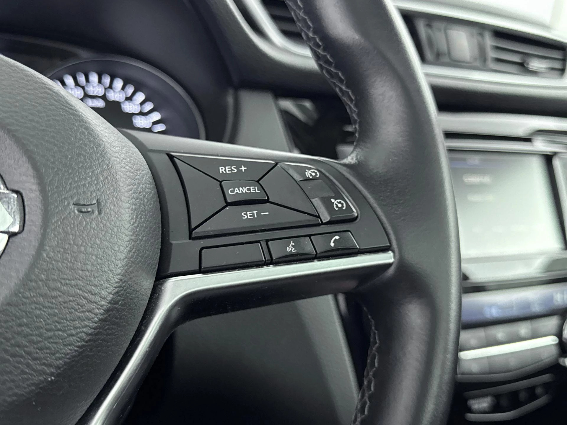 Nissan-QASHQAI-image-14