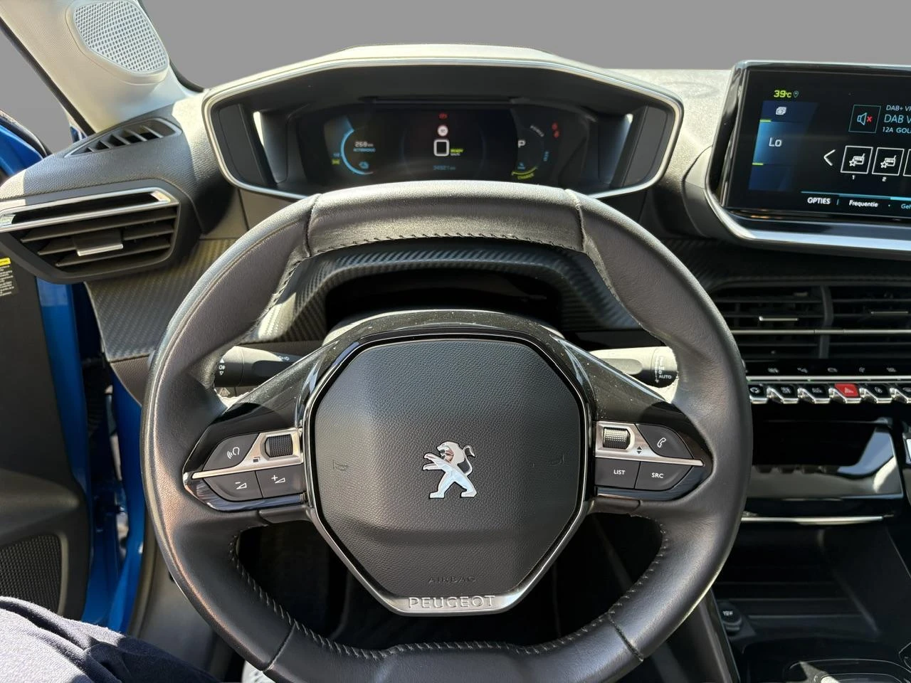 Peugeot-e-208-image-14