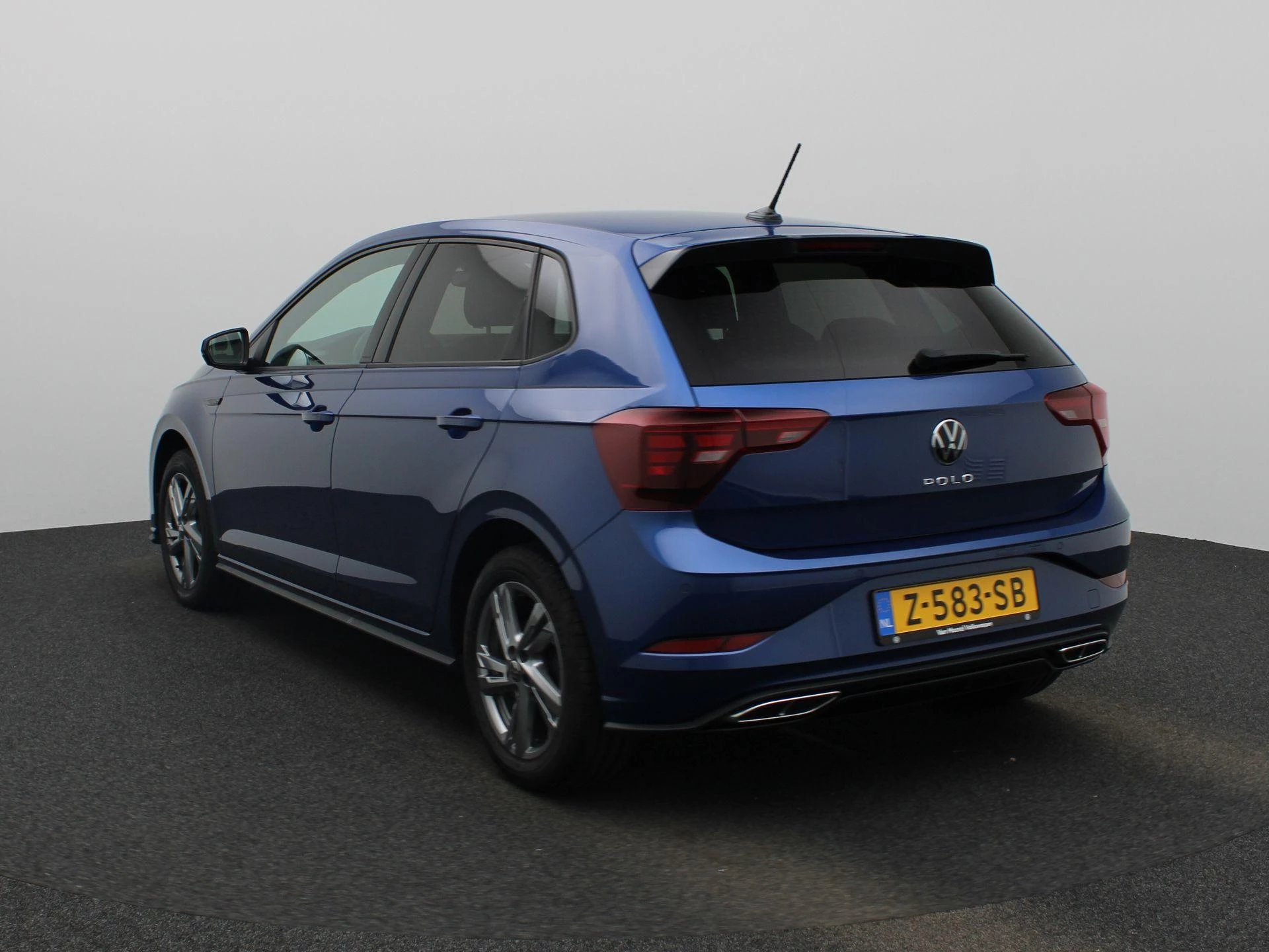 Volkswagen-Polo-image-1